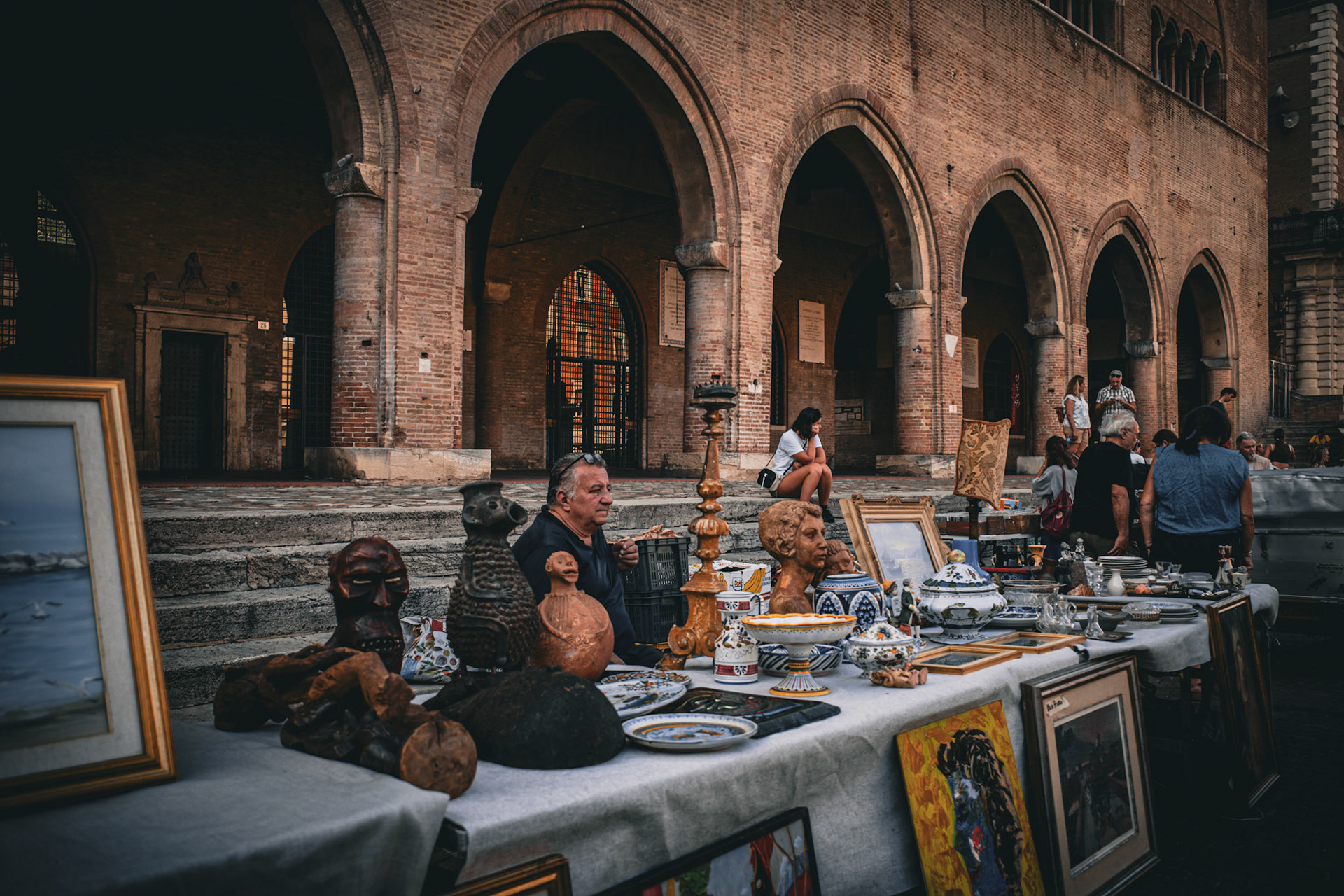 Markets of forgotten voices