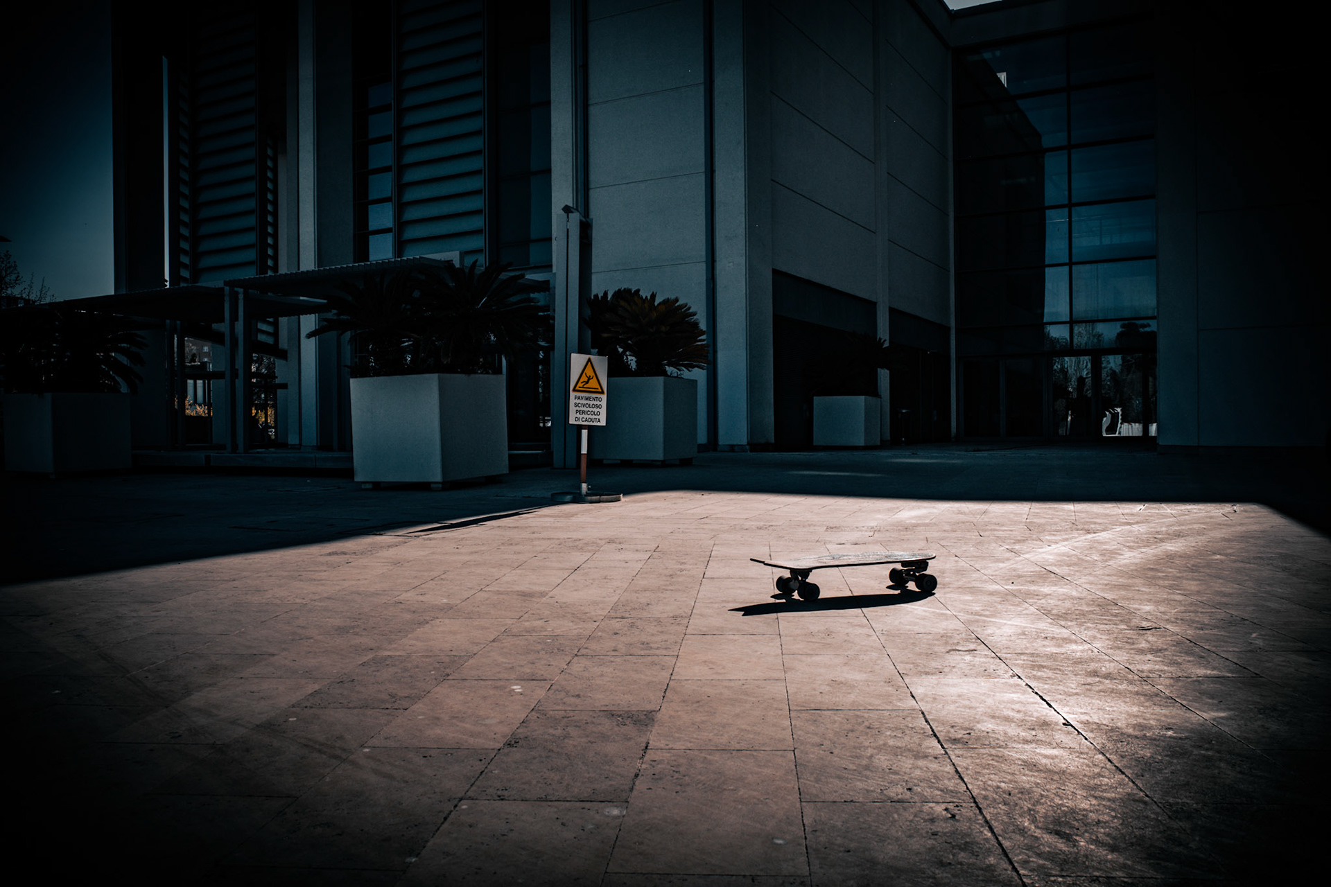 In the silence of asphalt