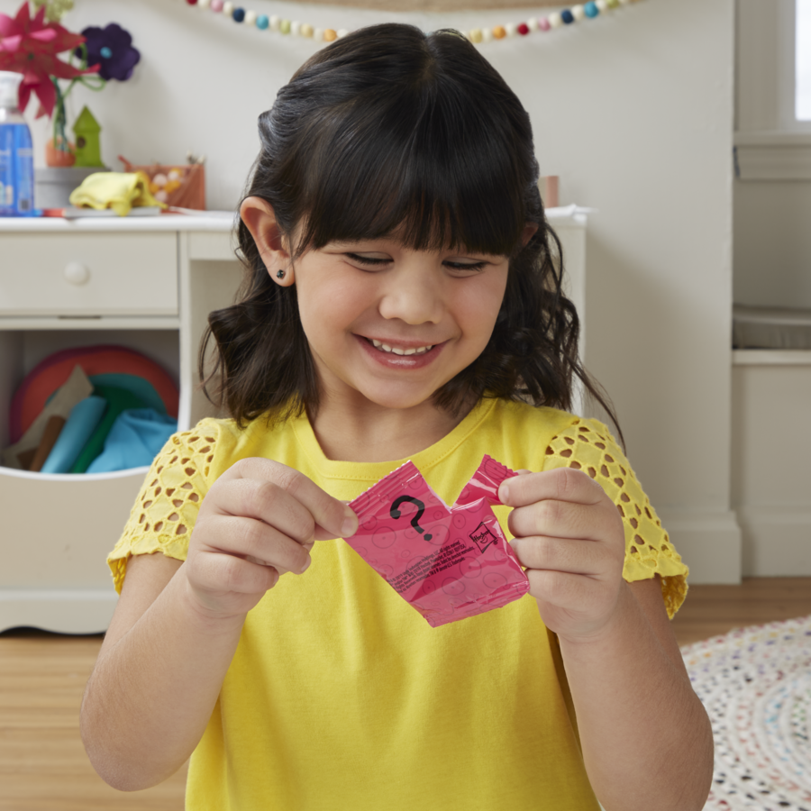 The entire packaging line was full of unboxing and surprises. Many of the accessories were packed in these pink blind bags. 