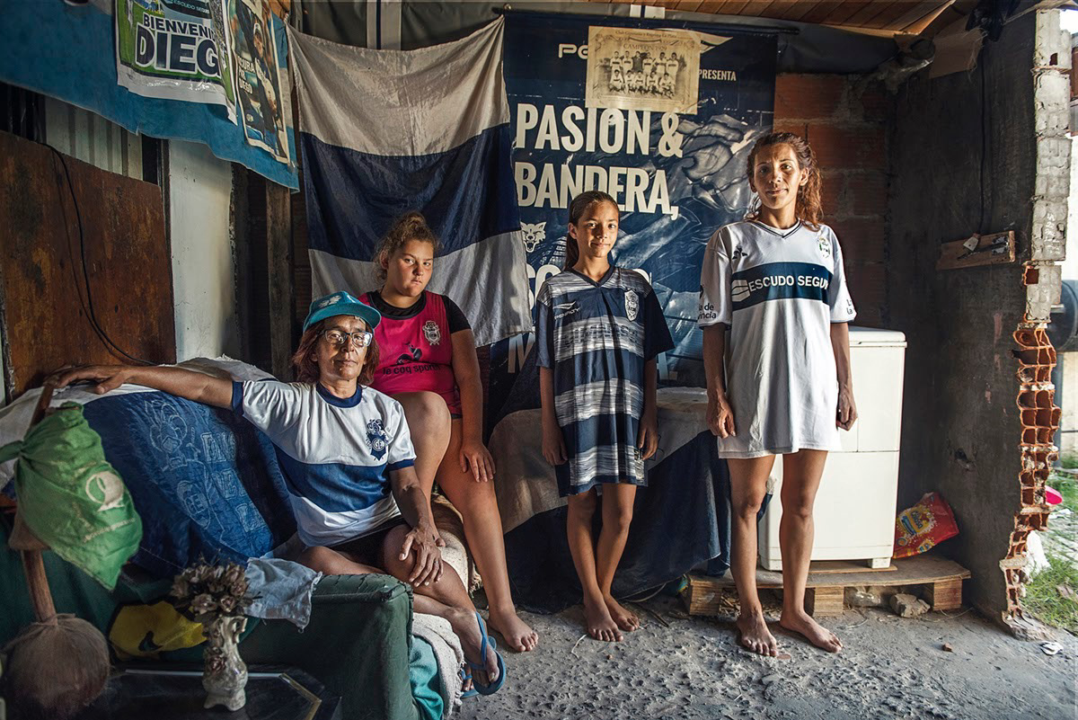 Claudia , hija y nietas - B° Villa Progreso