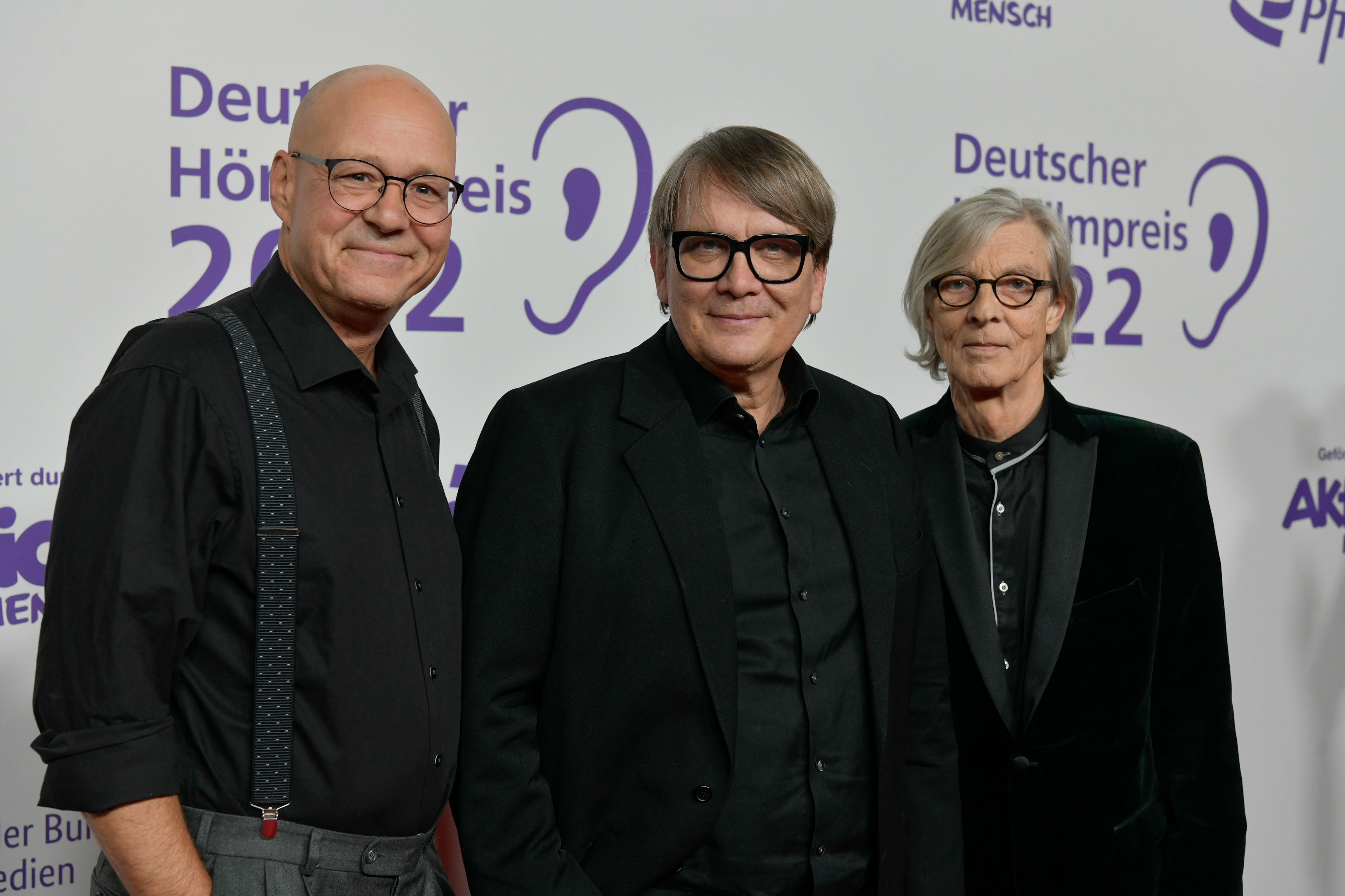 Verleihung des 20. Deutschen Hörfilmpreis am 27.09.2022 in Berlin; abgebildete Personen v.l.n.r. Ekki Busch, Sven Regener, Richard Pappik