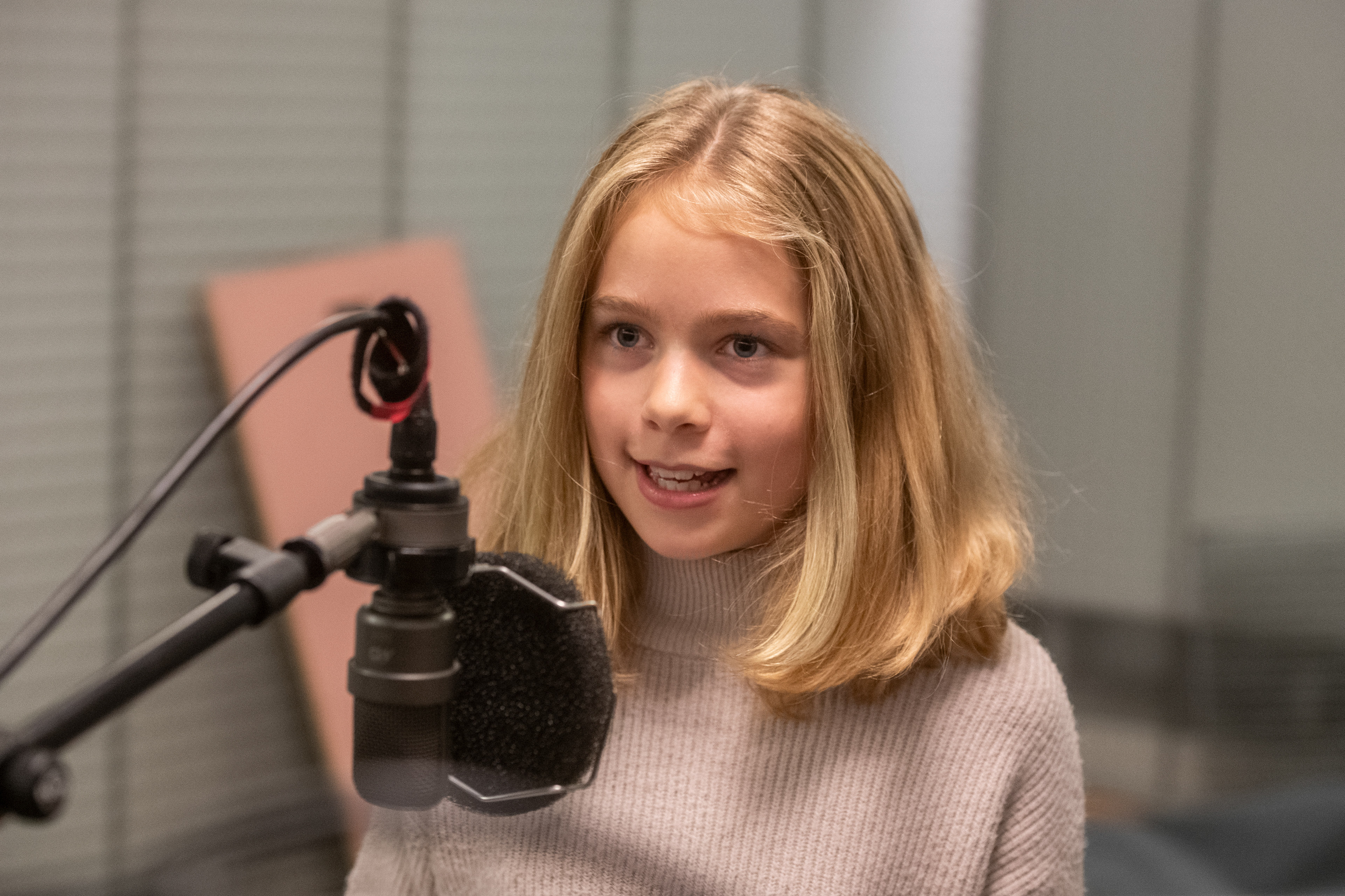 Hörspiel zur ARD-Kinderradionacht "Der Werwolf am Kratzweiher" abgebildete Personen v.l.n.r. Anni Schwarz (Rolle: Dimi)