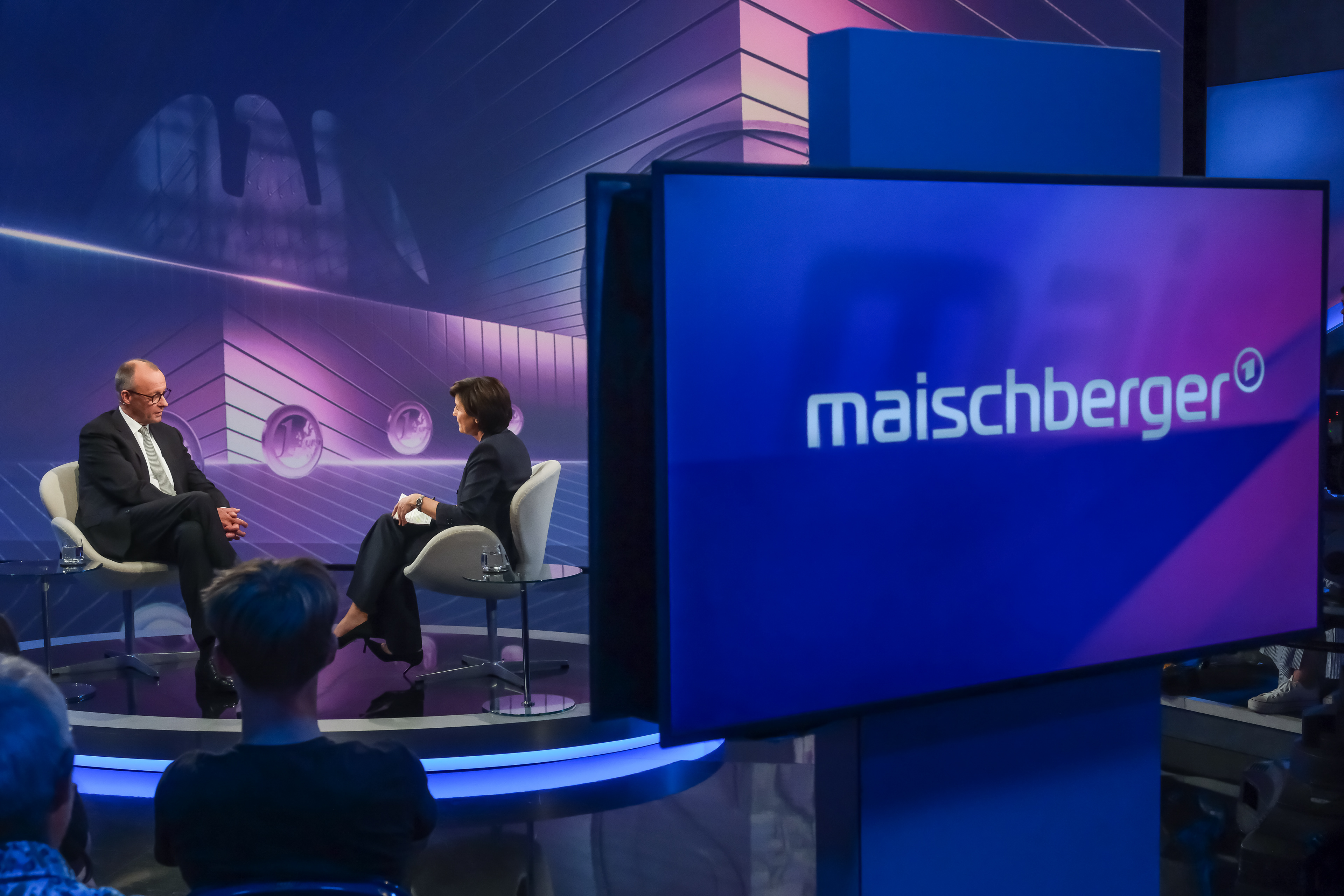 ARD/"maischberger" vom 01.07.2025, abgebildete Personen v.l.n.r. Friedrich Merz (CDU, Bundeskanzler und Parteivorsitzender), Sandra Maischberger