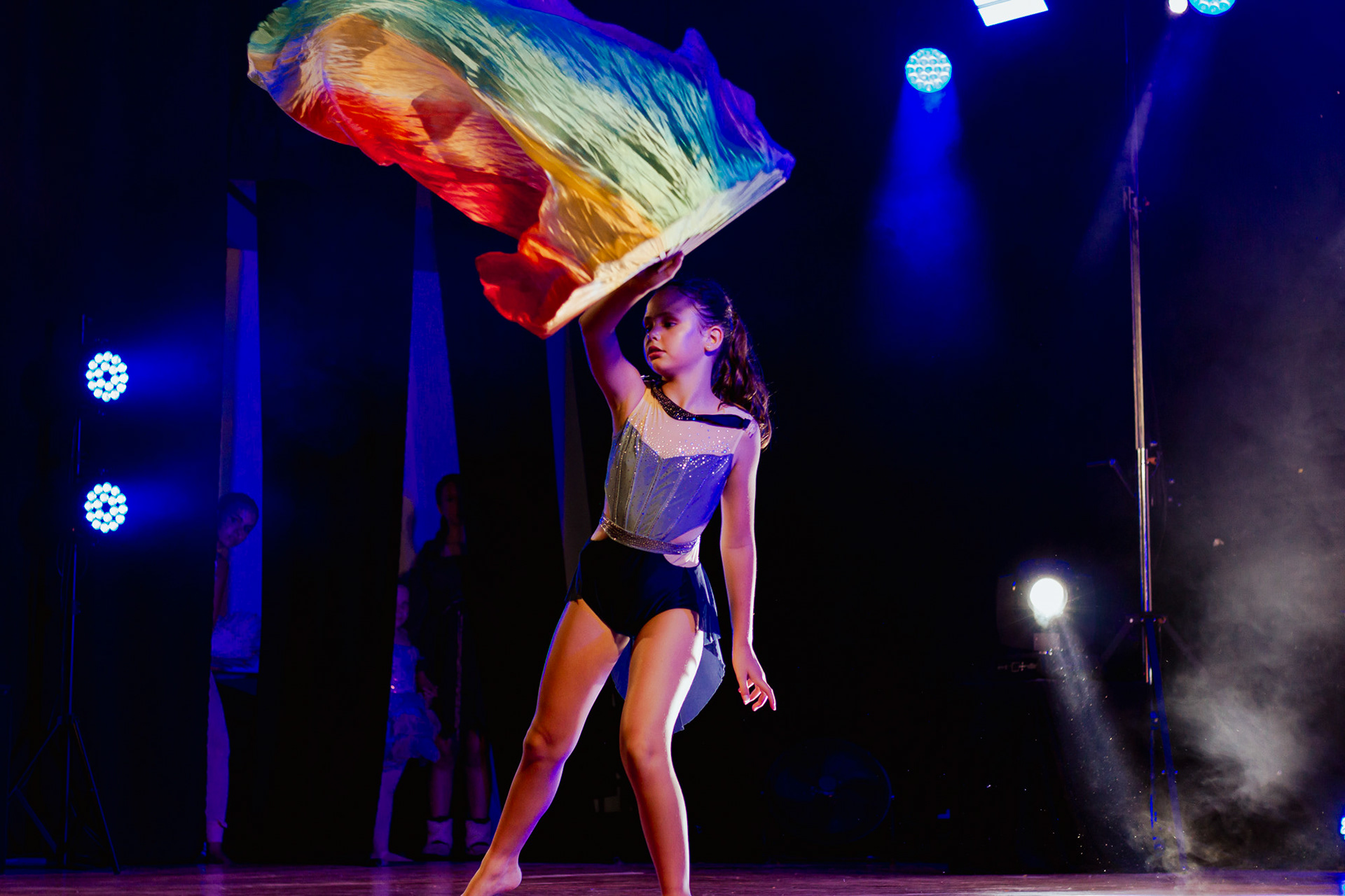 Bailarinos em performance ao vivo, fotografia de dança e espetáculo no Porto por Lara Peixoto Photography.