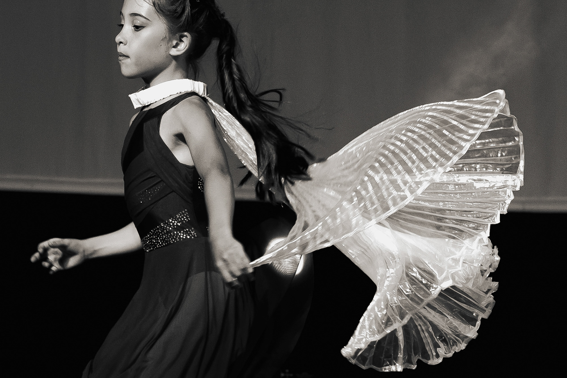Bailarinos em performance artística ao vivo, fotografia de dança e espetáculo no Porto por Lara Peixoto Photography.