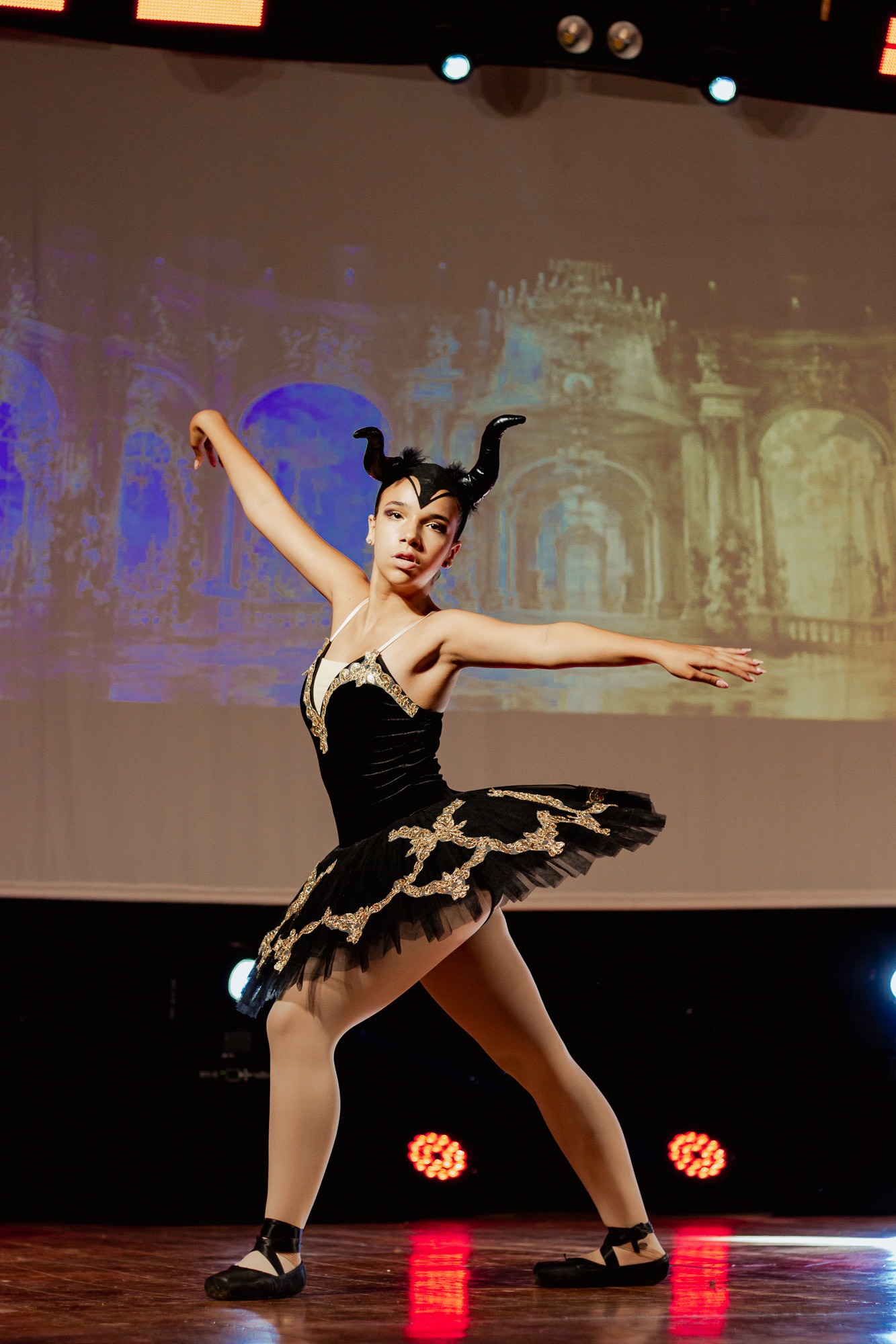 Bailarinos em performance de ballet ao vivo, fotografia de dança e espetáculo no Porto por Lara Peixoto.