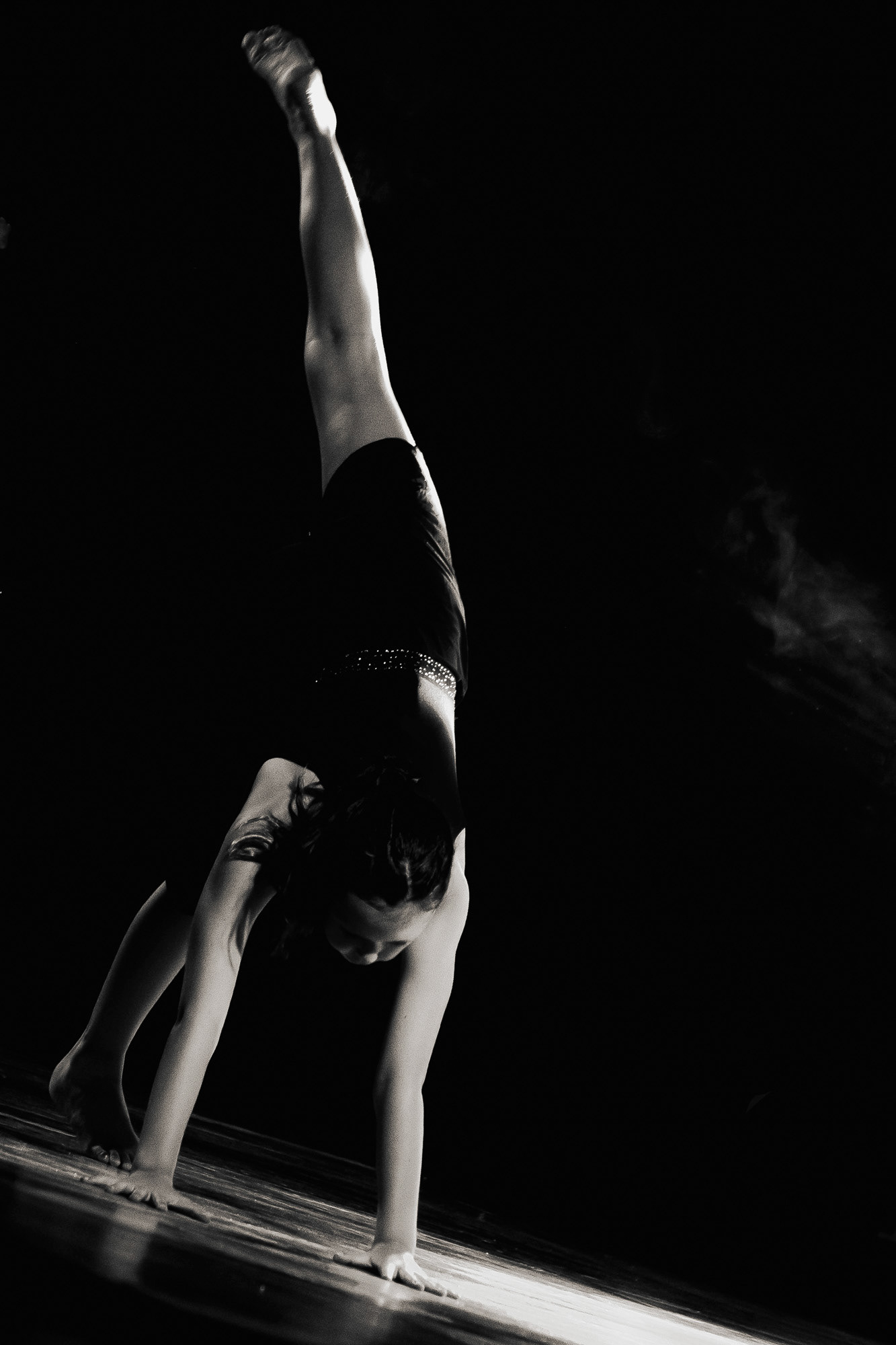Bailarinos em performance ao vivo, fotografia de dança e espetáculo em Porto por Lara Peixoto.