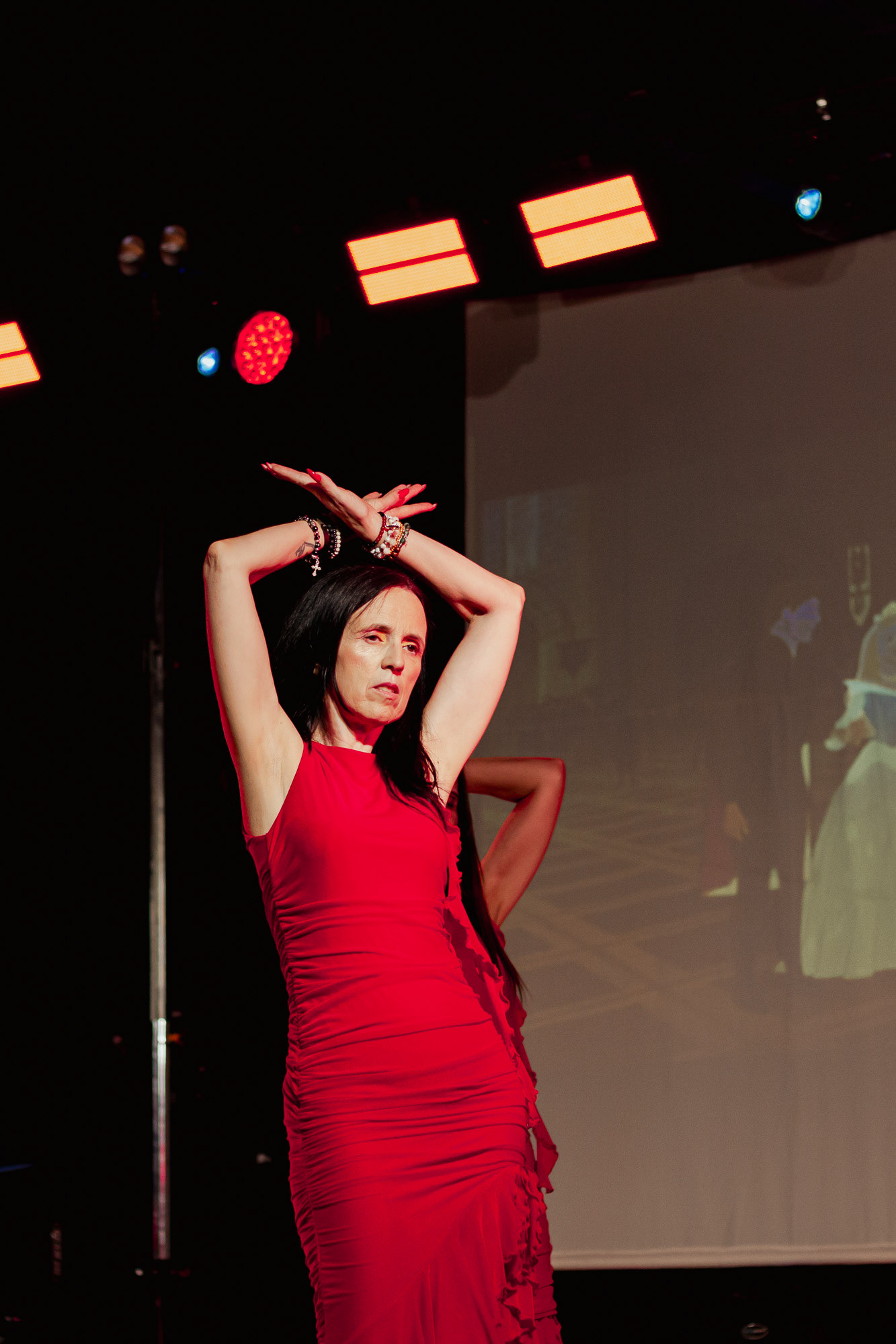 Bailarinos em performance ao vivo contemporâneo, fotografia de dança e espetáculo no Grande Porto por Lara Peixoto Photography.
