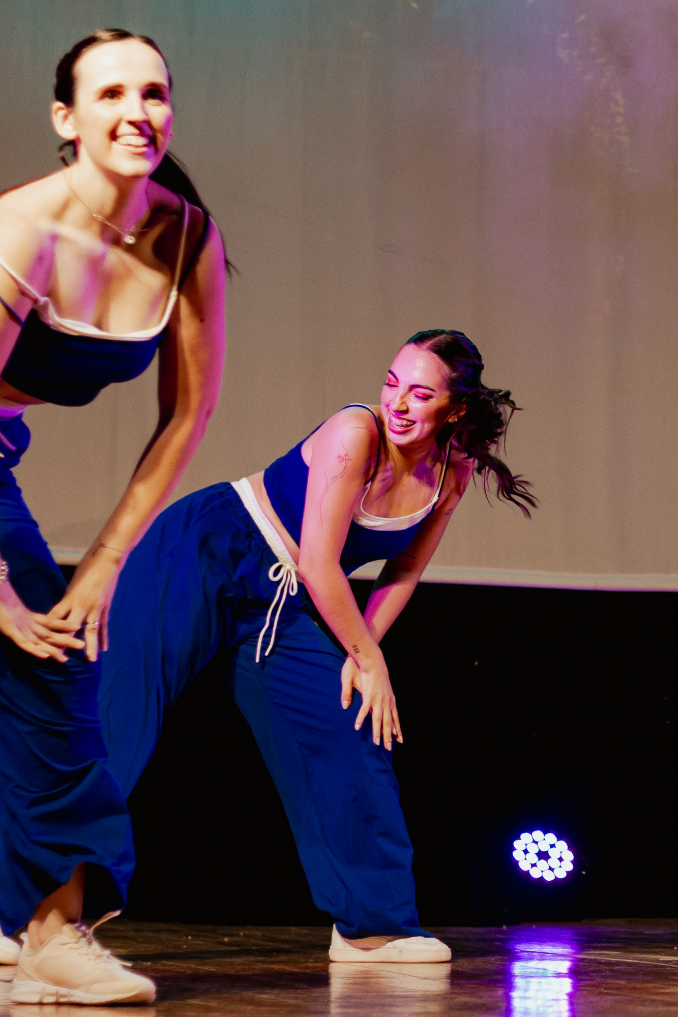 Bailarinos em performance ao vivo contemporâneo, fotografia de dança e espetáculo no Porto por Lara Peixoto Photography.