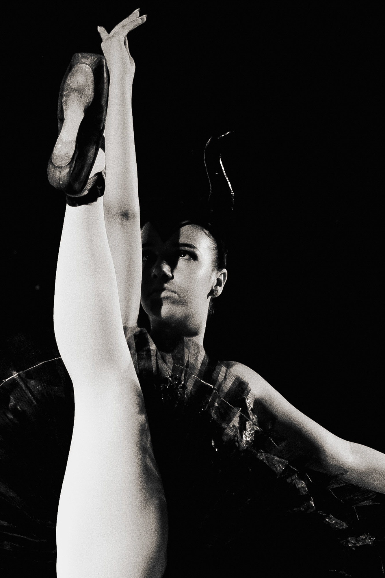 Bailarinos em performance de ballet ao vivo, fotografia de dança e espetáculo no Porto por Lara Peixoto.