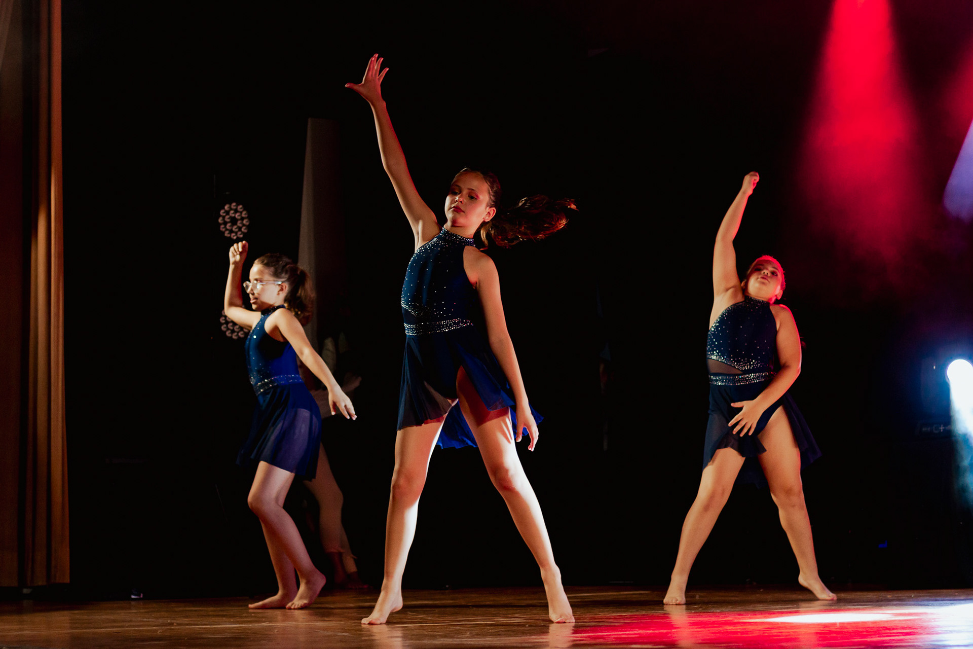 Bailarinos em performance ao vivo, fotografia de dança e espetáculo no Porto por Lara Peixoto.