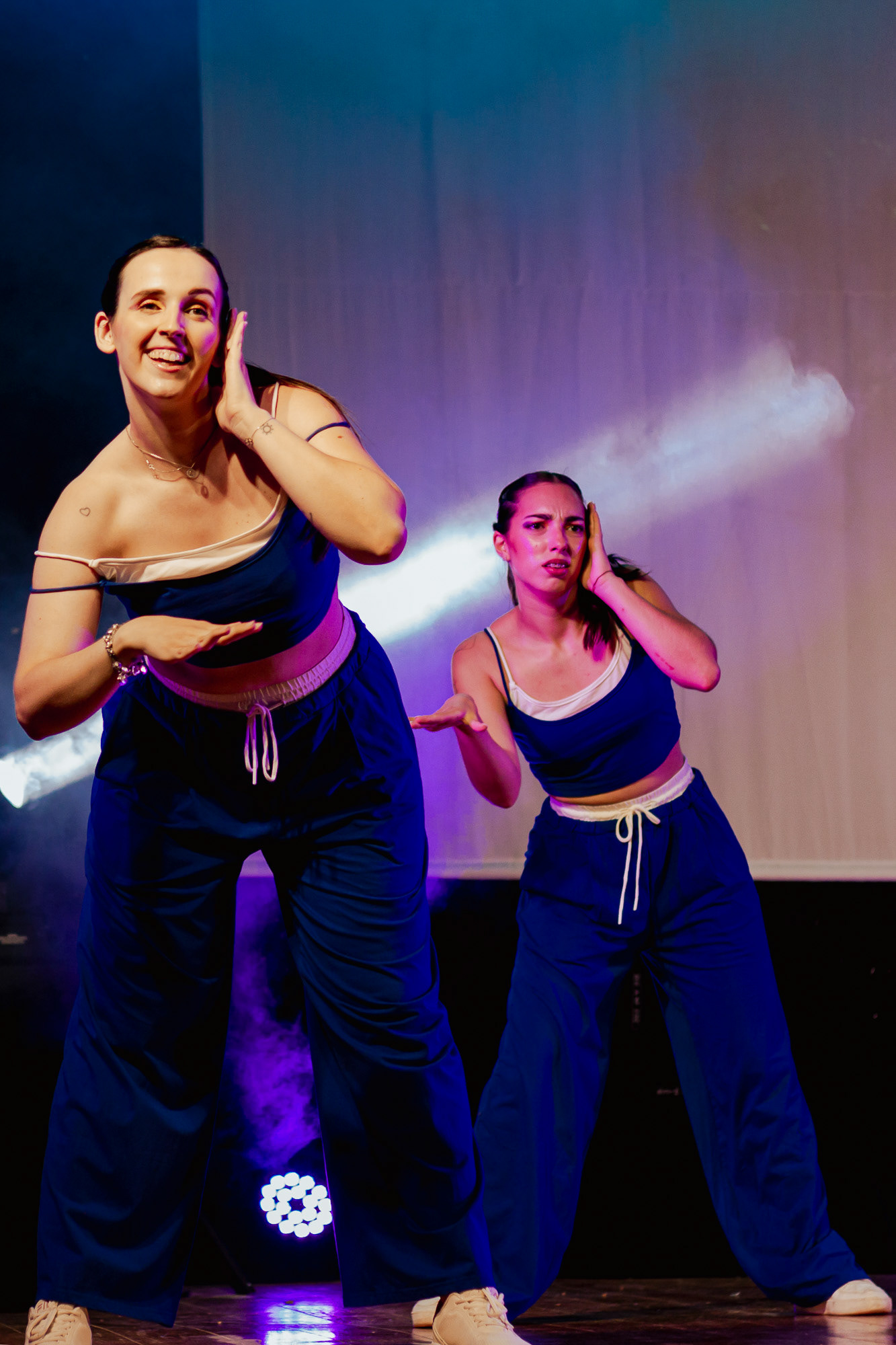 Bailarinos em performance ao vivo contemporâneo, fotografia de dança e espetáculo no Porto por Lara Peixoto Photography.
