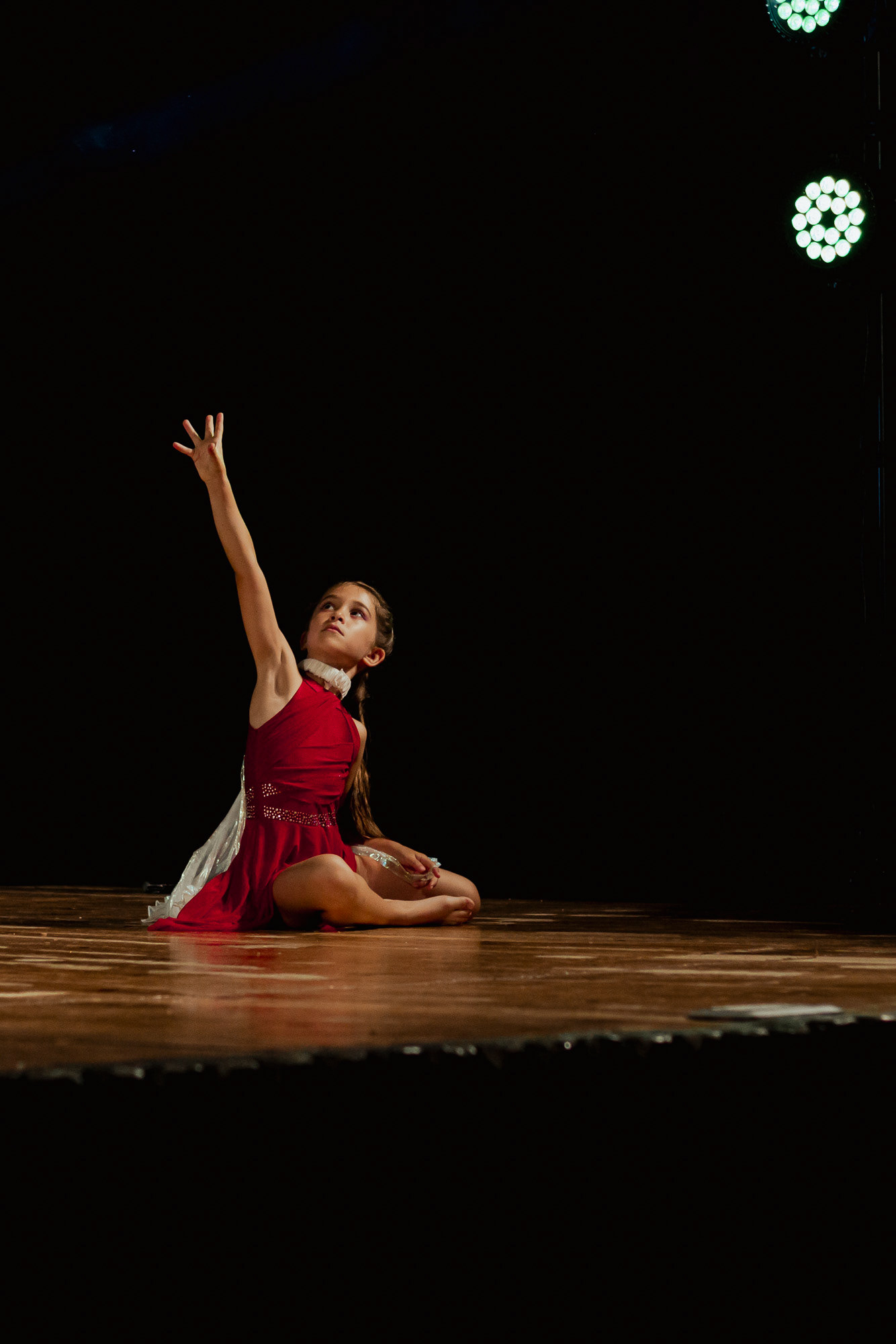 Bailarinos em performance ao vivo contemporâneo, fotografia de dança e espetáculo no Porto por Lara Peixoto Photography.