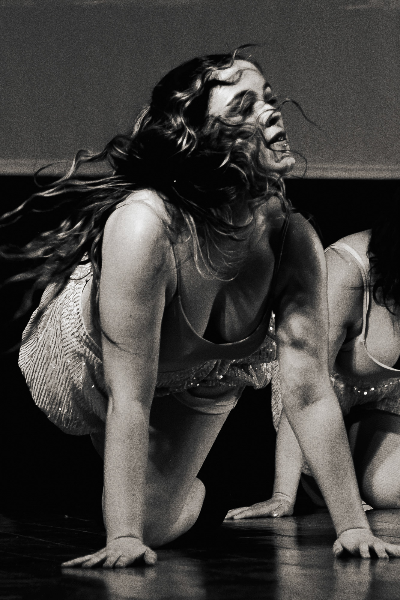 Bailarinos em performance ao vivo, fotografia de dança e espetáculo no Porto por Lara Peixoto Photography.
