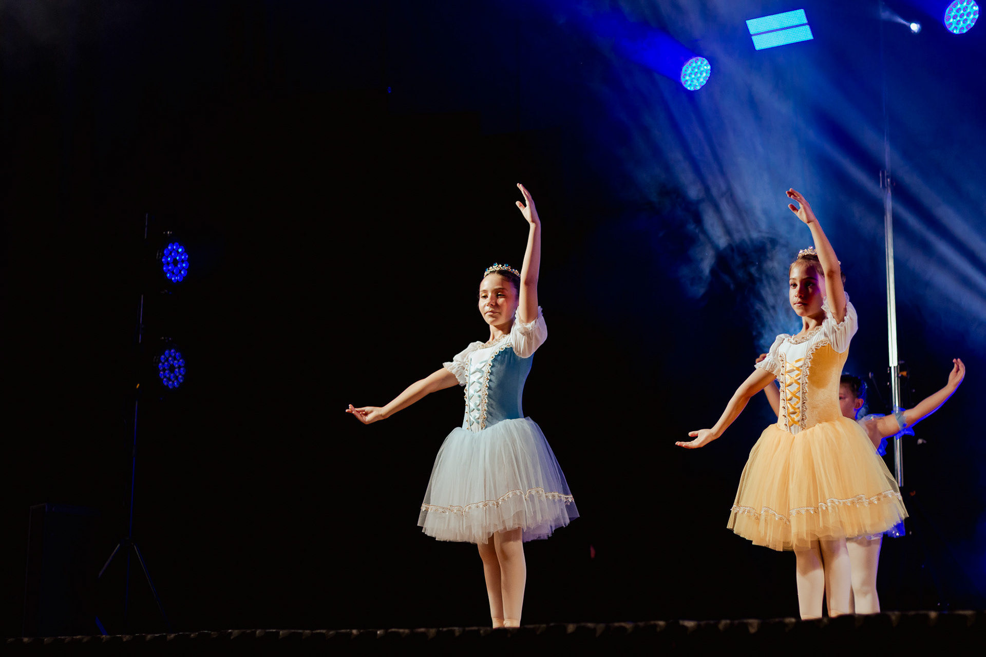 Bailarinos em performance de ballet ao vivo, fotografia de dança e espetáculo em Porto por Lara Peixoto.