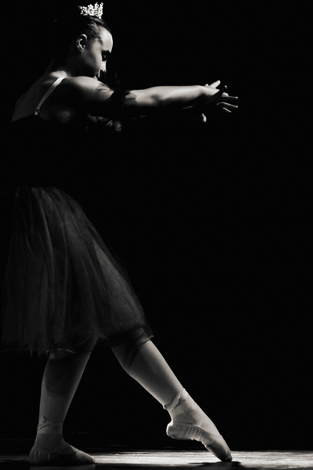 Bailarinos em performance artística de ballet ao vivo, fotografia de dança e espetáculo no Porto por Lara Peixoto.