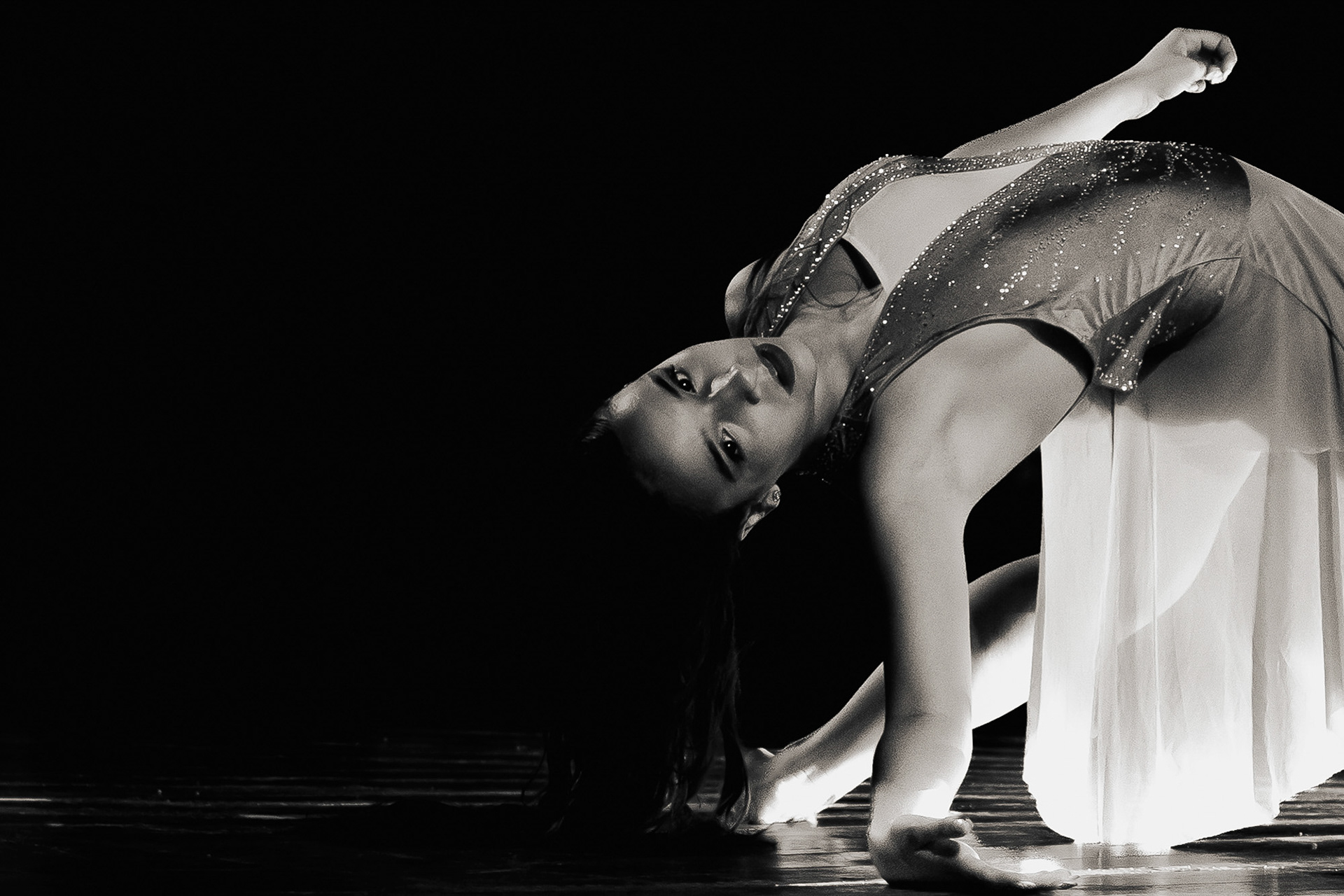 Bailarinos em performance ao vivo, fotografia de dança e espetáculo no Porto por Lara Peixoto.