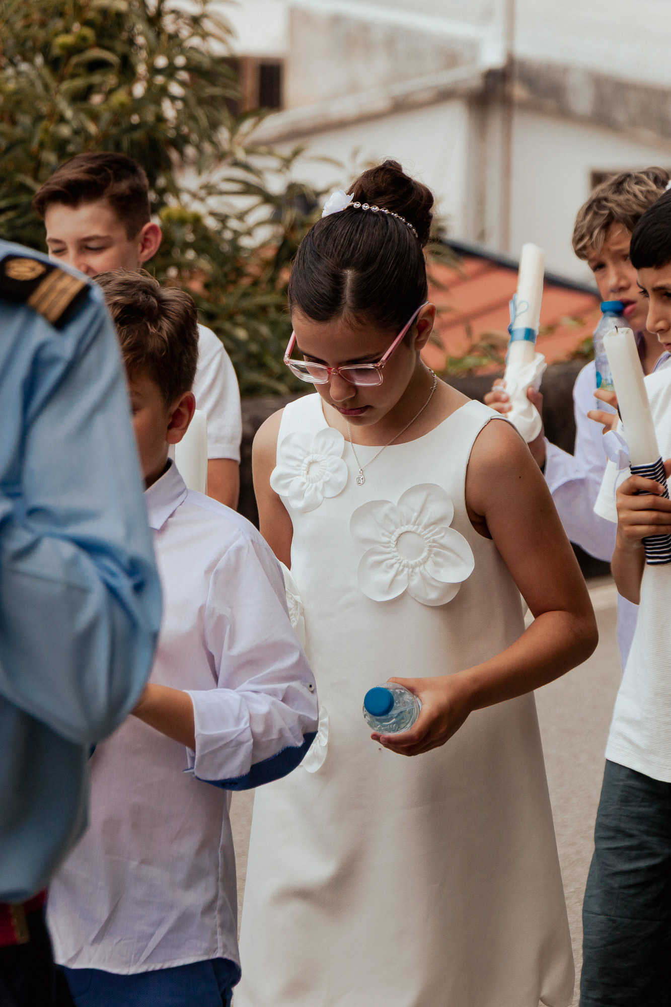 Momento da Procissão de Fé na igreja no Grande Porto, reportagem por Lara Peixoto Photography.
