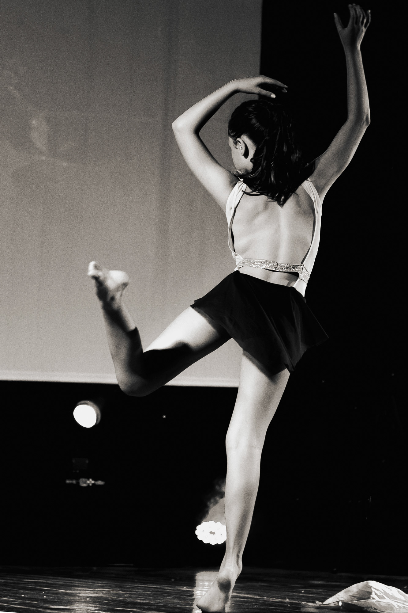 Bailarinos em performance ao vivo, fotografia de dança e espetáculo no Porto por Lara Peixoto.