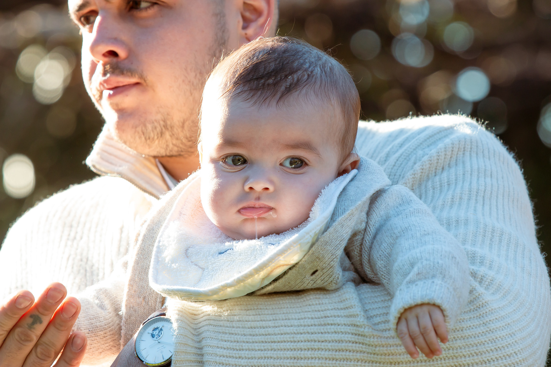 Criança na sua Primeira Comunhão na igreja, fotografia social e de família no Porto por Lara Peixoto.