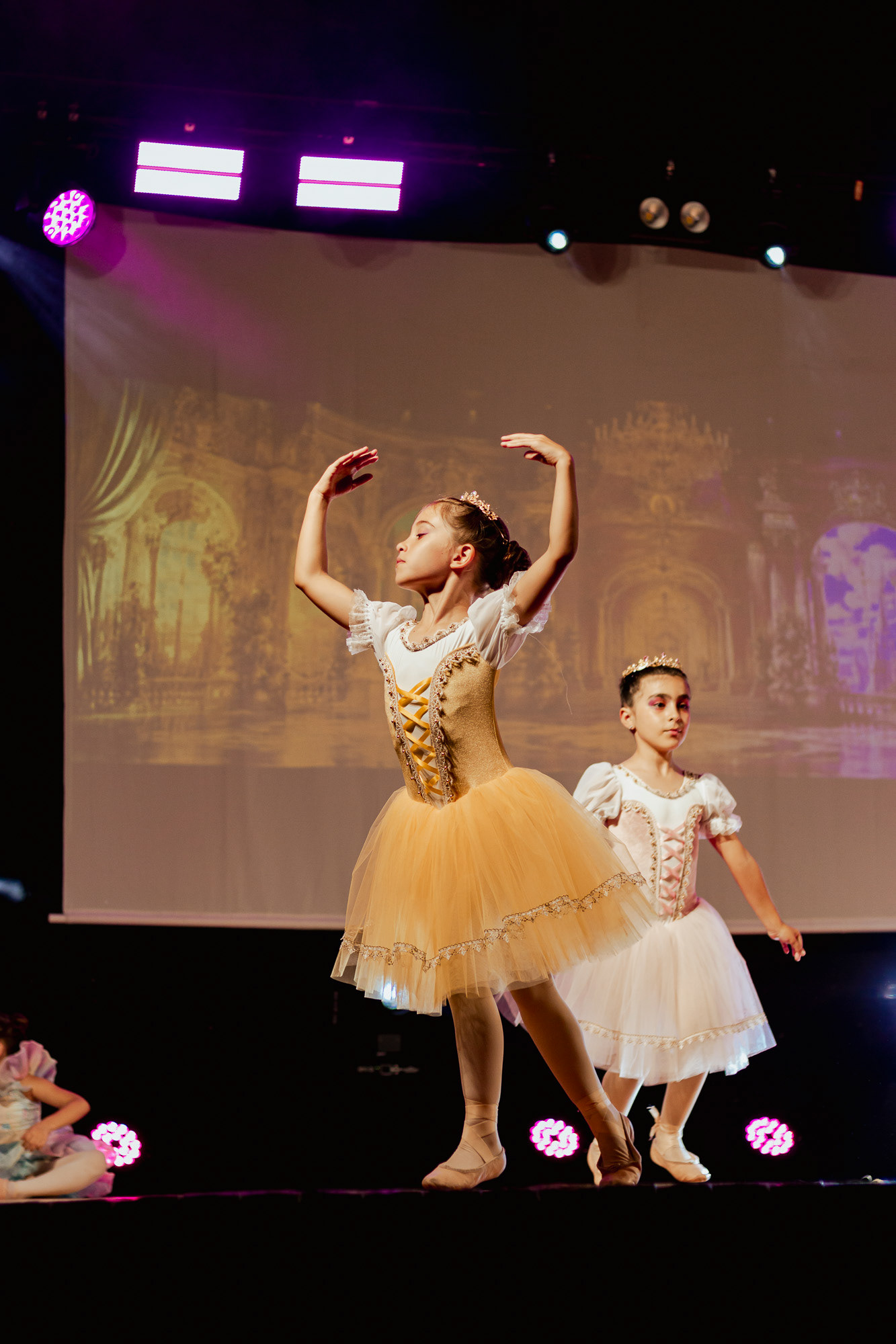 Bailarinos em performance de ballet ao vivo, fotografia de dança e espetáculo em Porto por Lara Peixoto.
