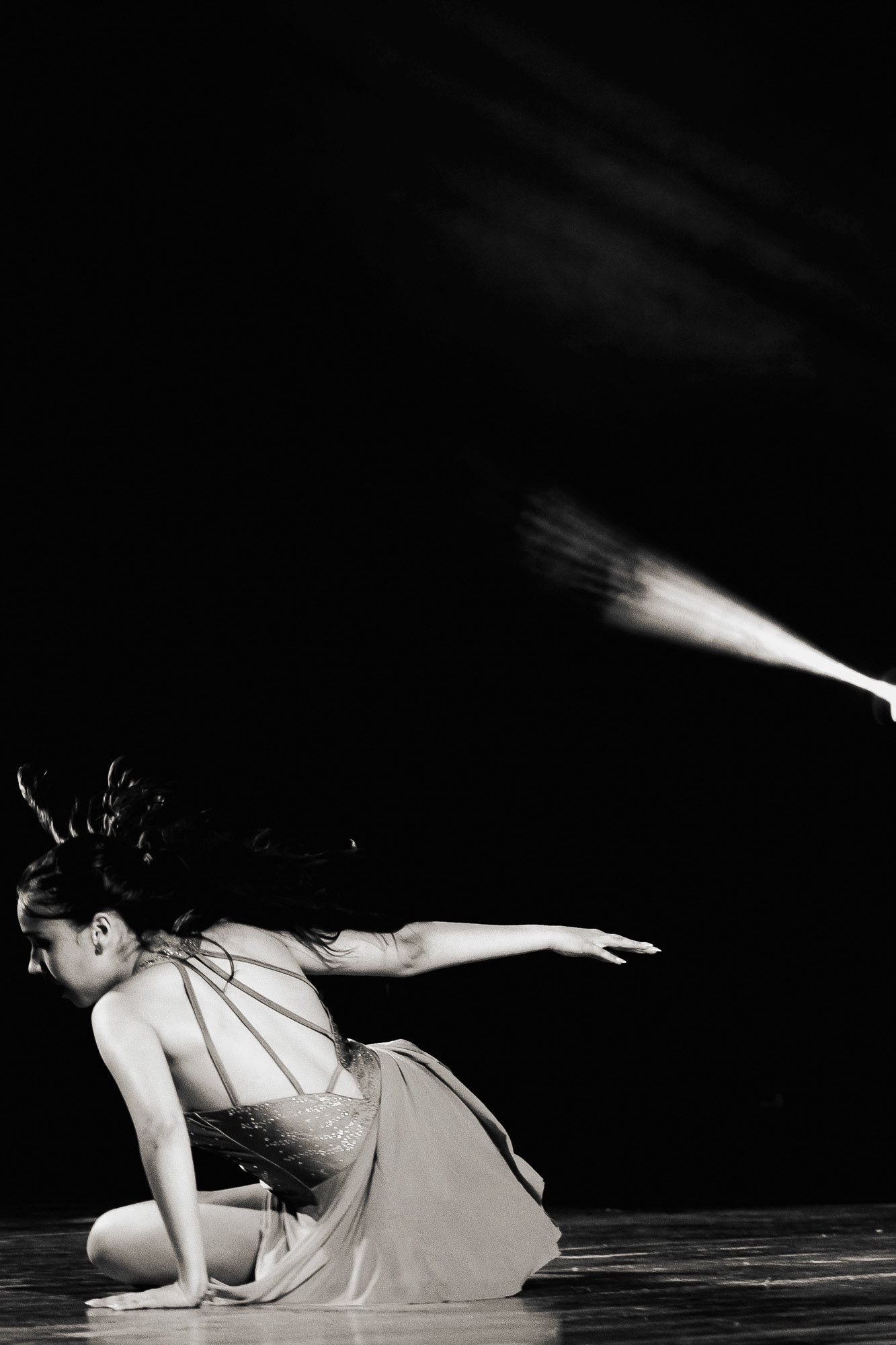 Bailarinos em performance artística ao vivo, fotografia de dança e espetáculo no Porto por Lara Peixoto Photography.