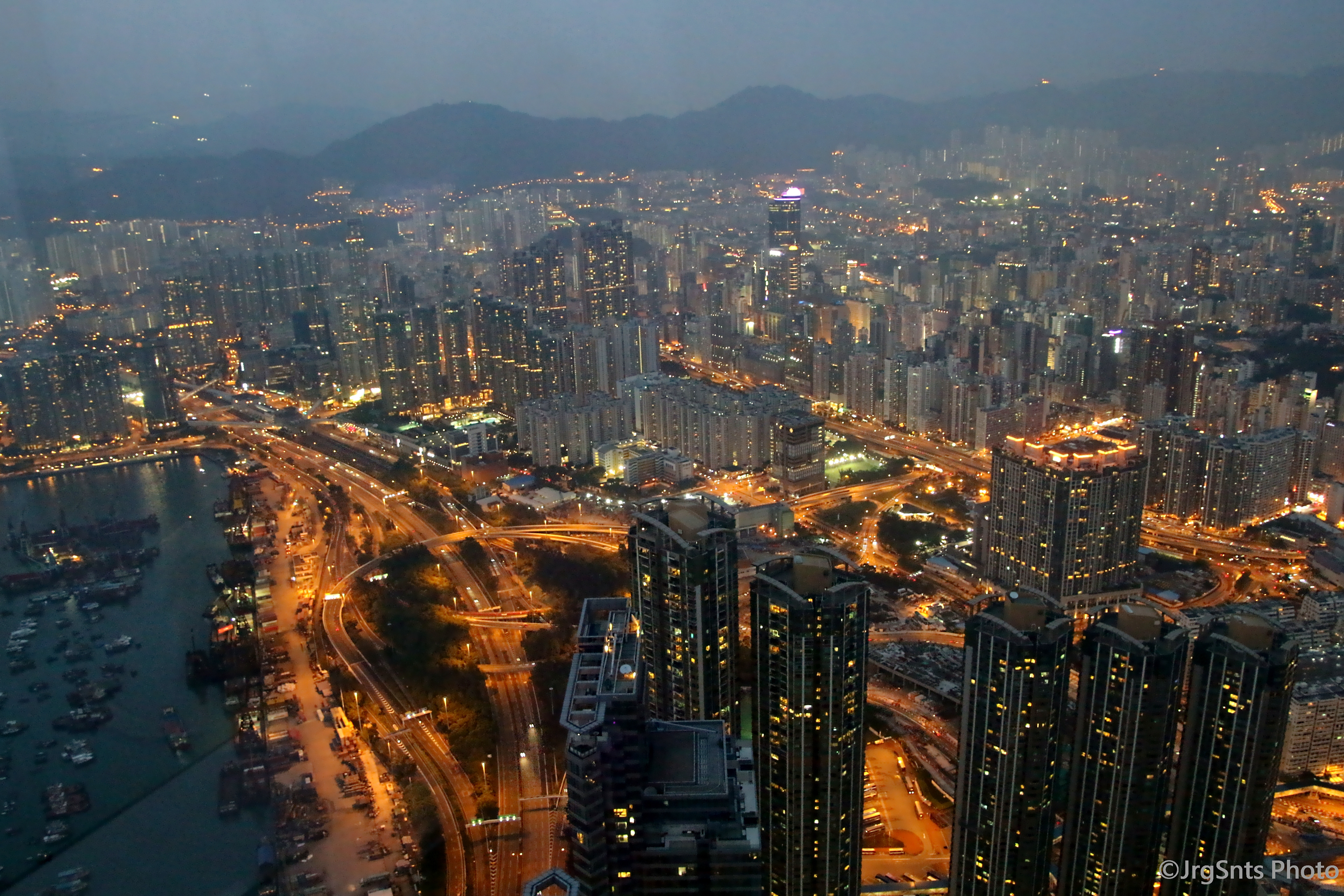 ["Nightscape"] -  Hong Kong/2016.
