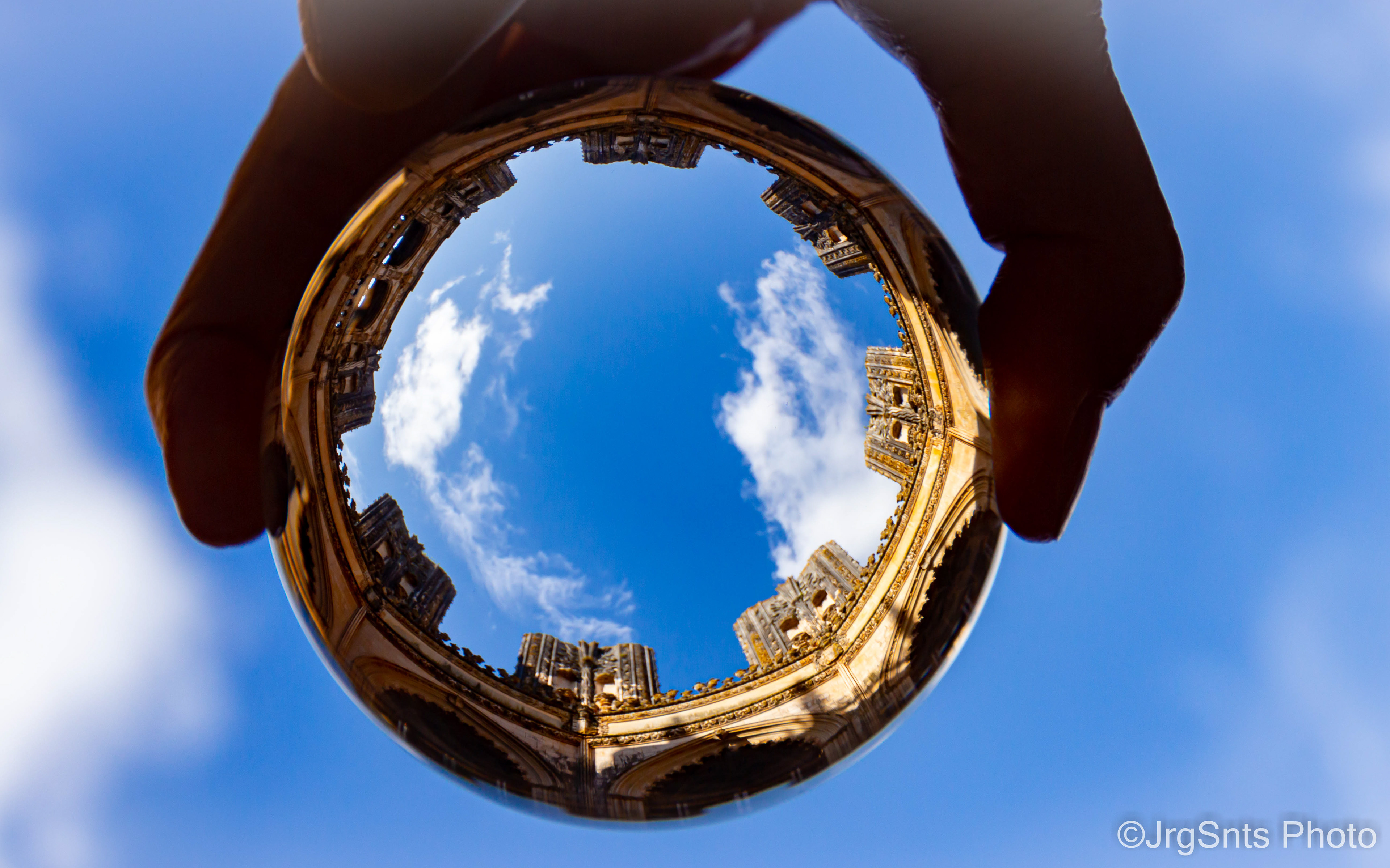 [As cúpulas ausentes das Capelas Imperfeitas do Mosteiro da Batalha (ensaio)] - Batalha (Portugal), agust/2021.