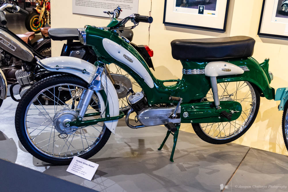 Victoria Vickey Moped
