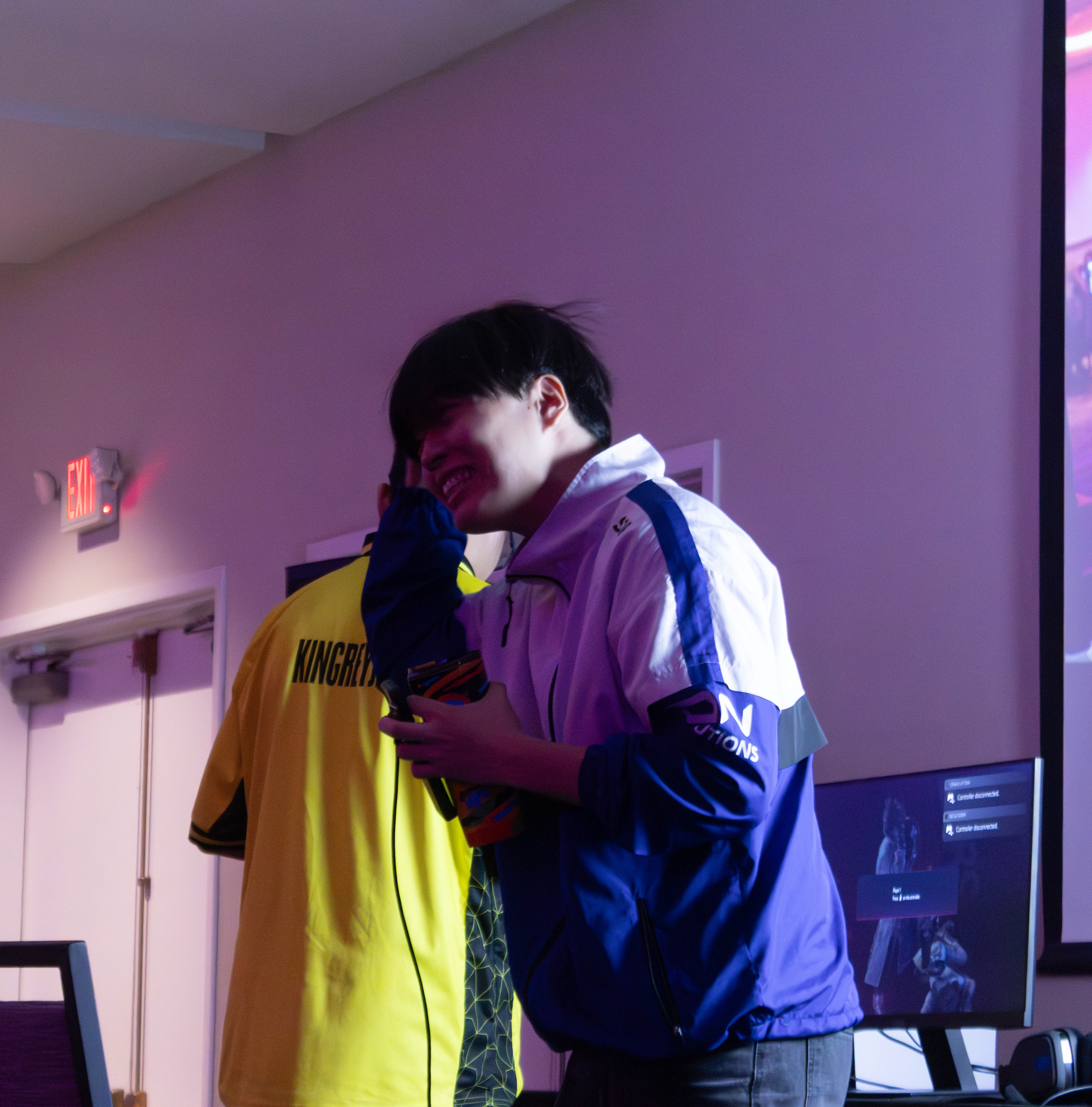 Ulsan giving his friends in the front row a smile as he beats KingReyJr