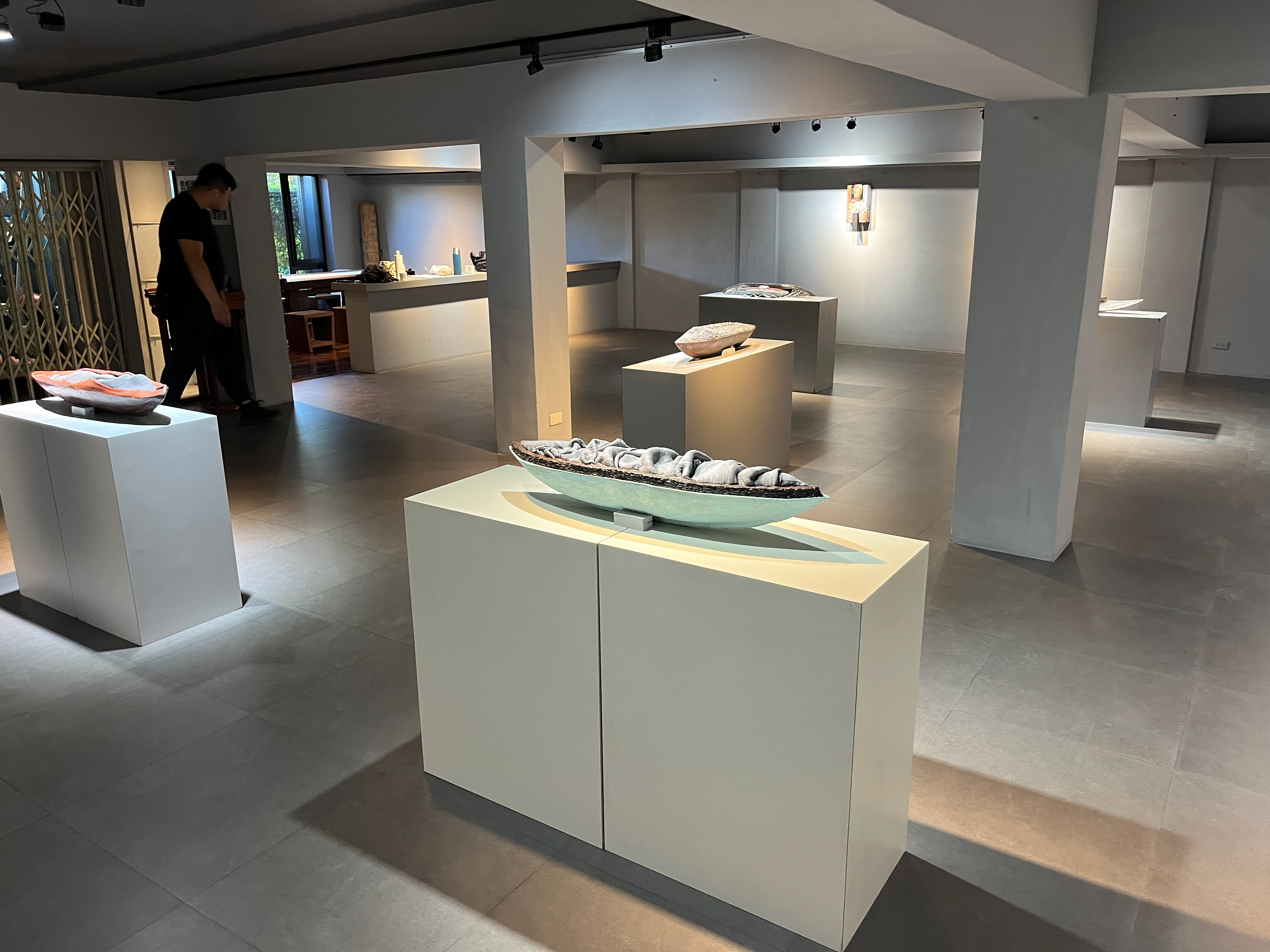 "Passage" Installation, Sanyi Gallery of Contemporary Ceramic Art, Taiwan, 2024