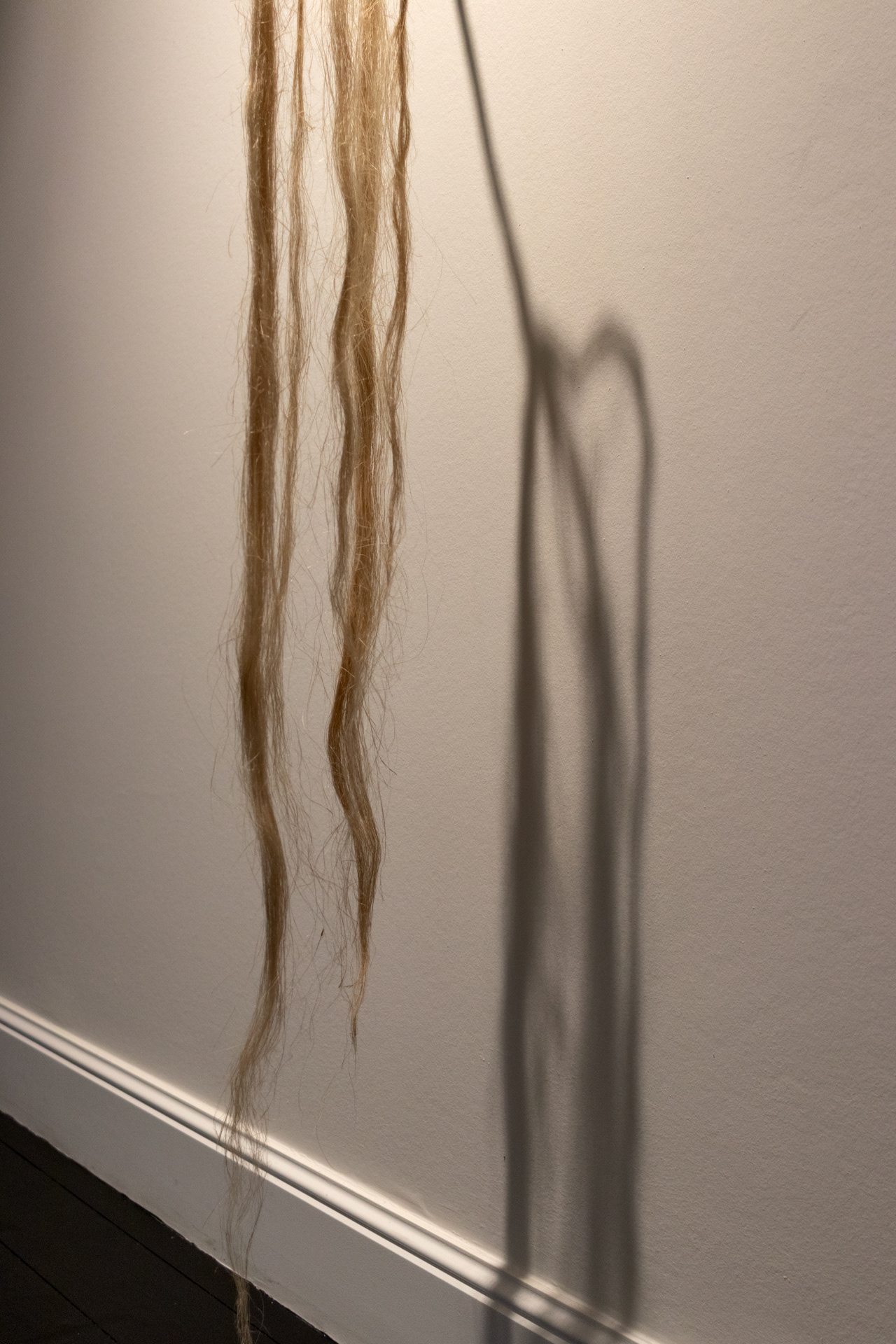 Continue - metal rope, flax 178x25x27cm, 2024