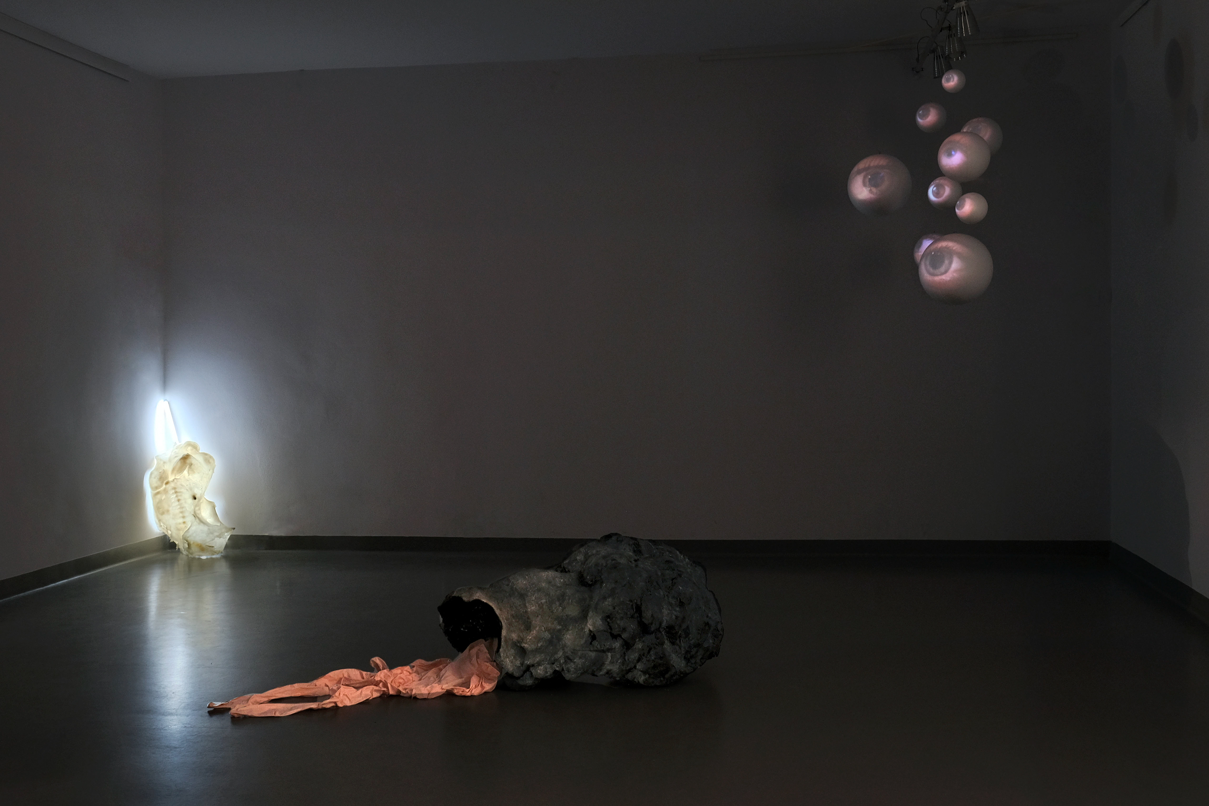 from the left: work by Anna Myszkowiak "by itself" in specific light situation; "Apnea" object by Anna Myszkowiak; work by Bartłomiej Puch (mapping)