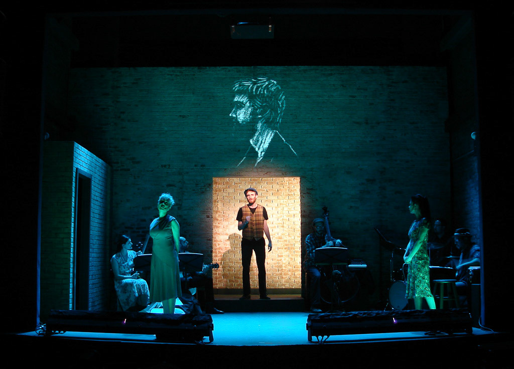 'Betsy!' / Set and Projections for Pregones / Puerto Rican Travelling Theatre - Lucrecia Briceño Lighting Design, Harry Nadal Costume Design