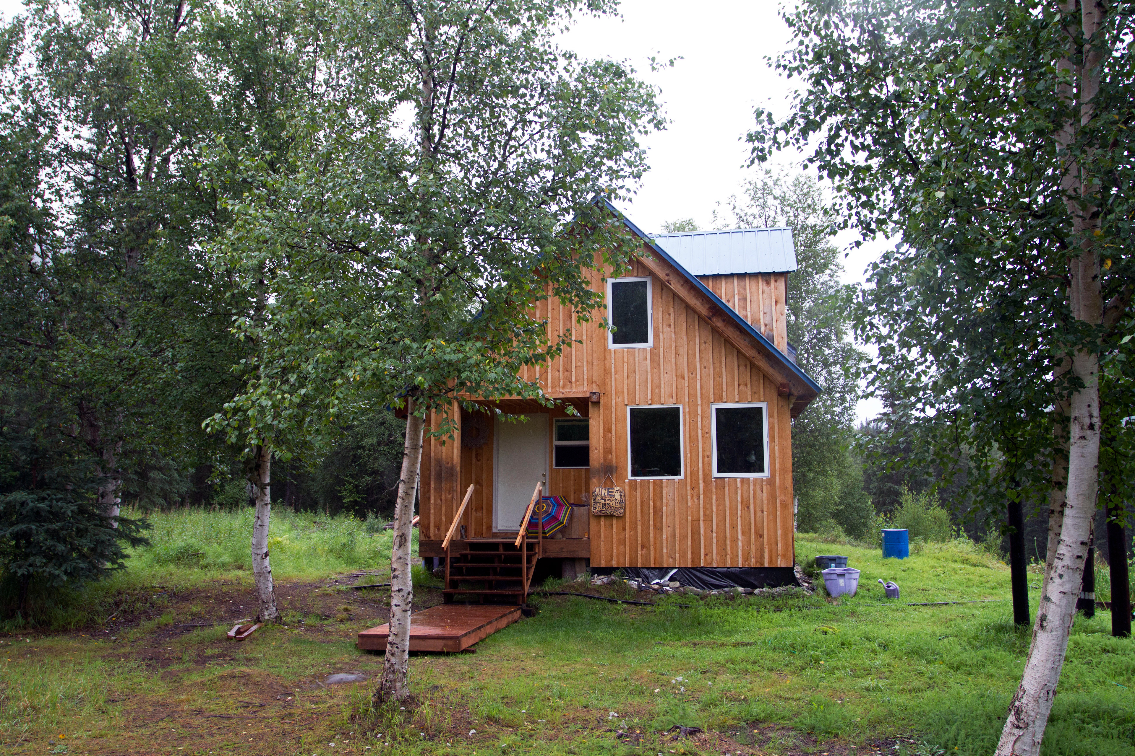 Shannon Cartwright lives off the grid with her dog, Coda, and a boyfriend living a mile away. Her home gets light through solar panels and has running water pumped from the river nearby.