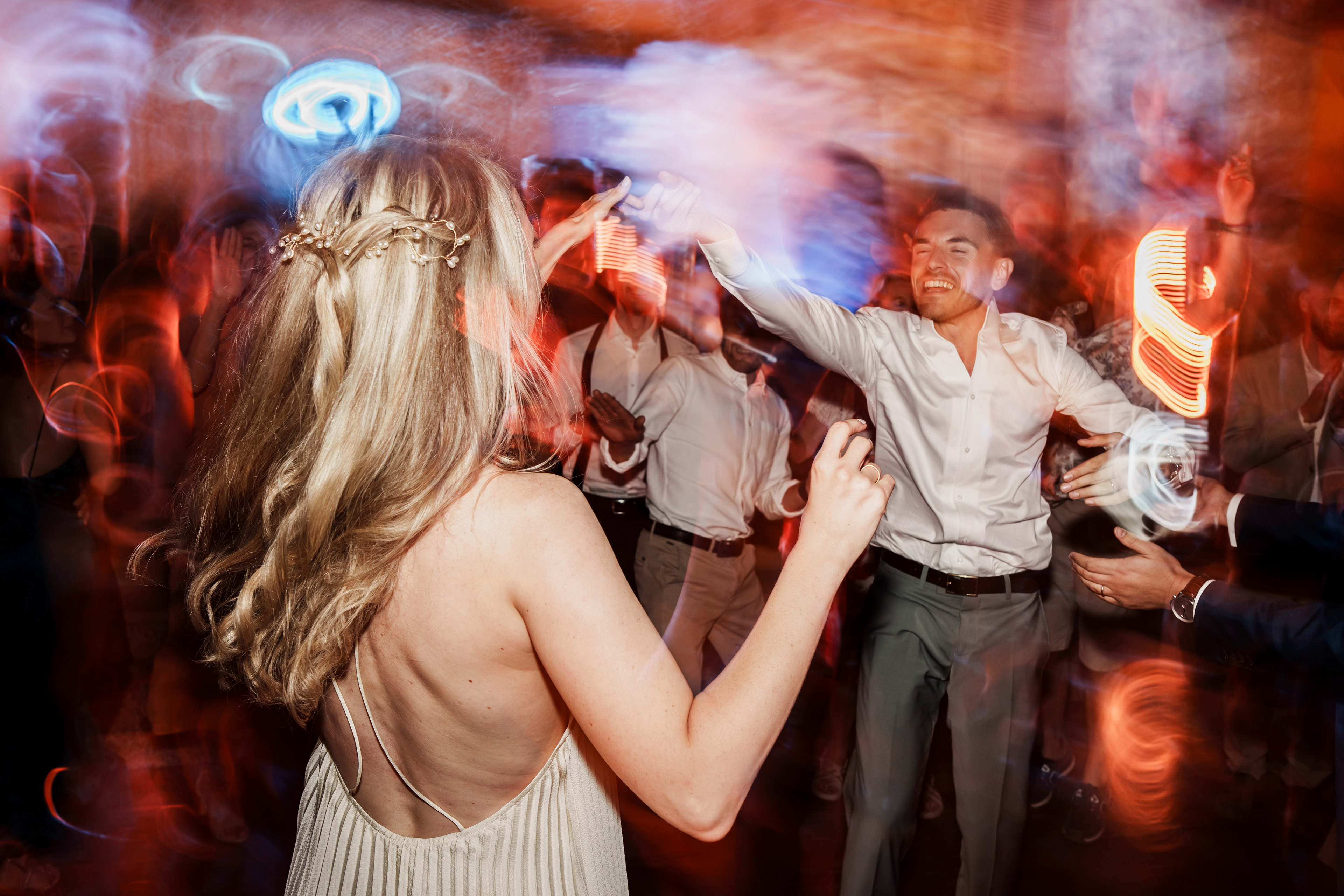 les mariés en train de danser lors de la soirée de mariage au Château de Flaugergues à Montpellier