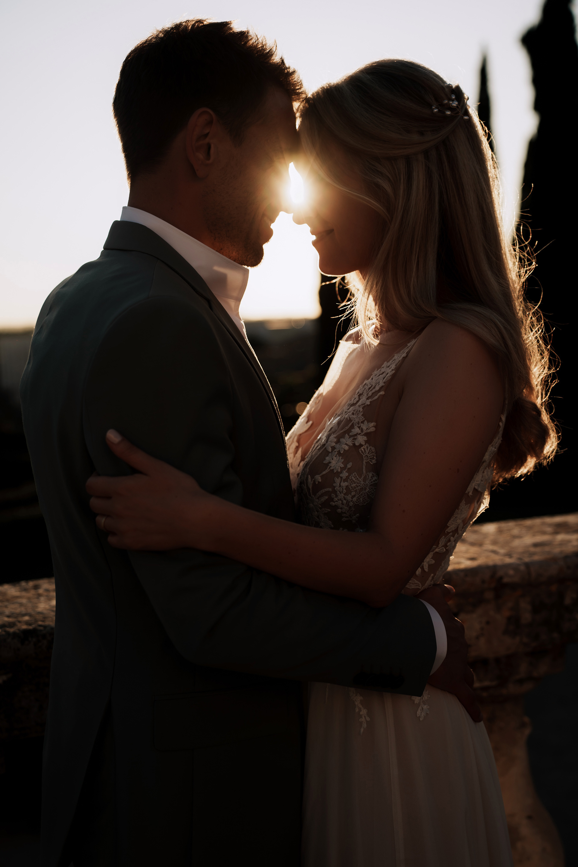 photo de couple au coucher de soleil, mariage au Château de Flaugergues à Montpellier
