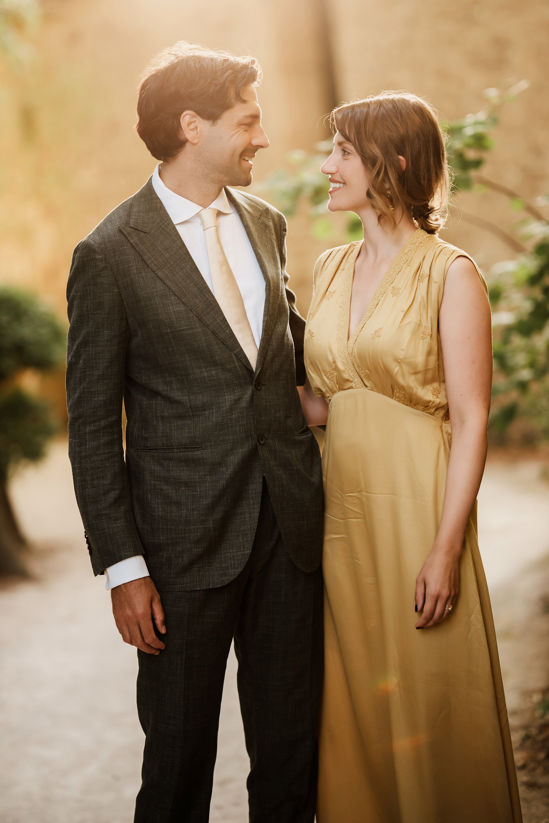photo de couple invités ambiance chaleureuse, mariage Montpellier
