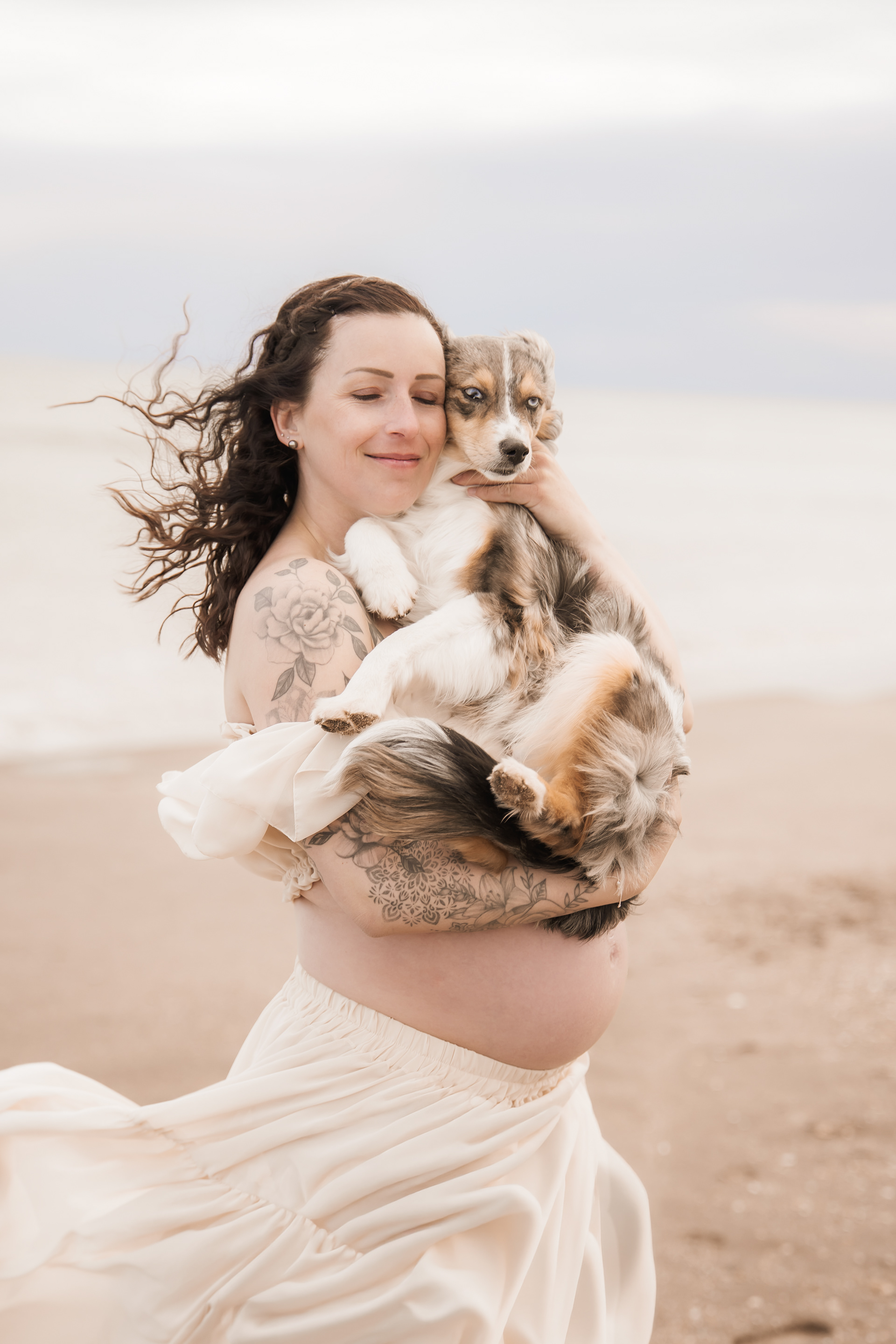séance grossesse avec chien à la plage de Sérignan , hérault
