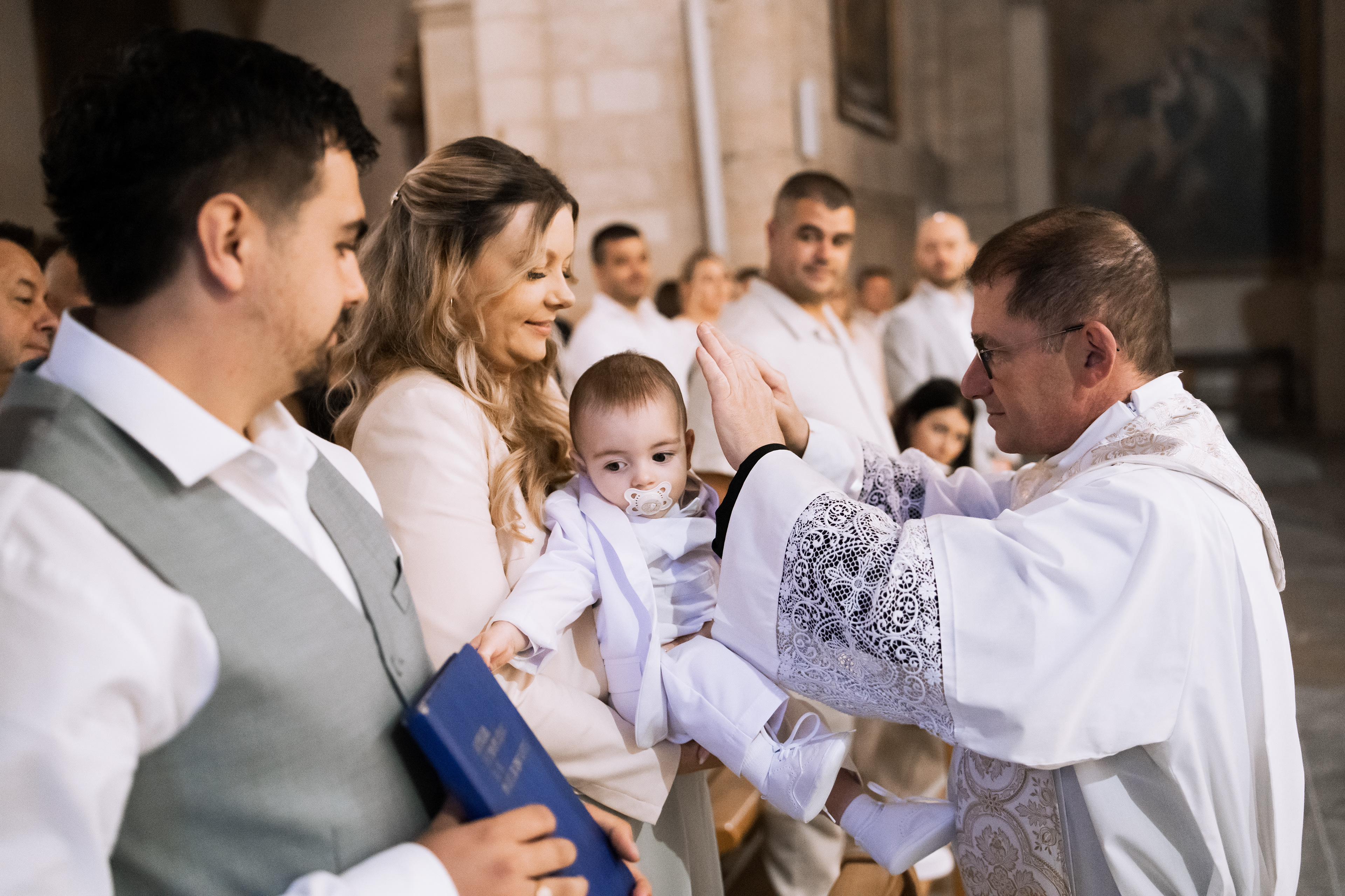 bébé baptisé église Mèze moment fort