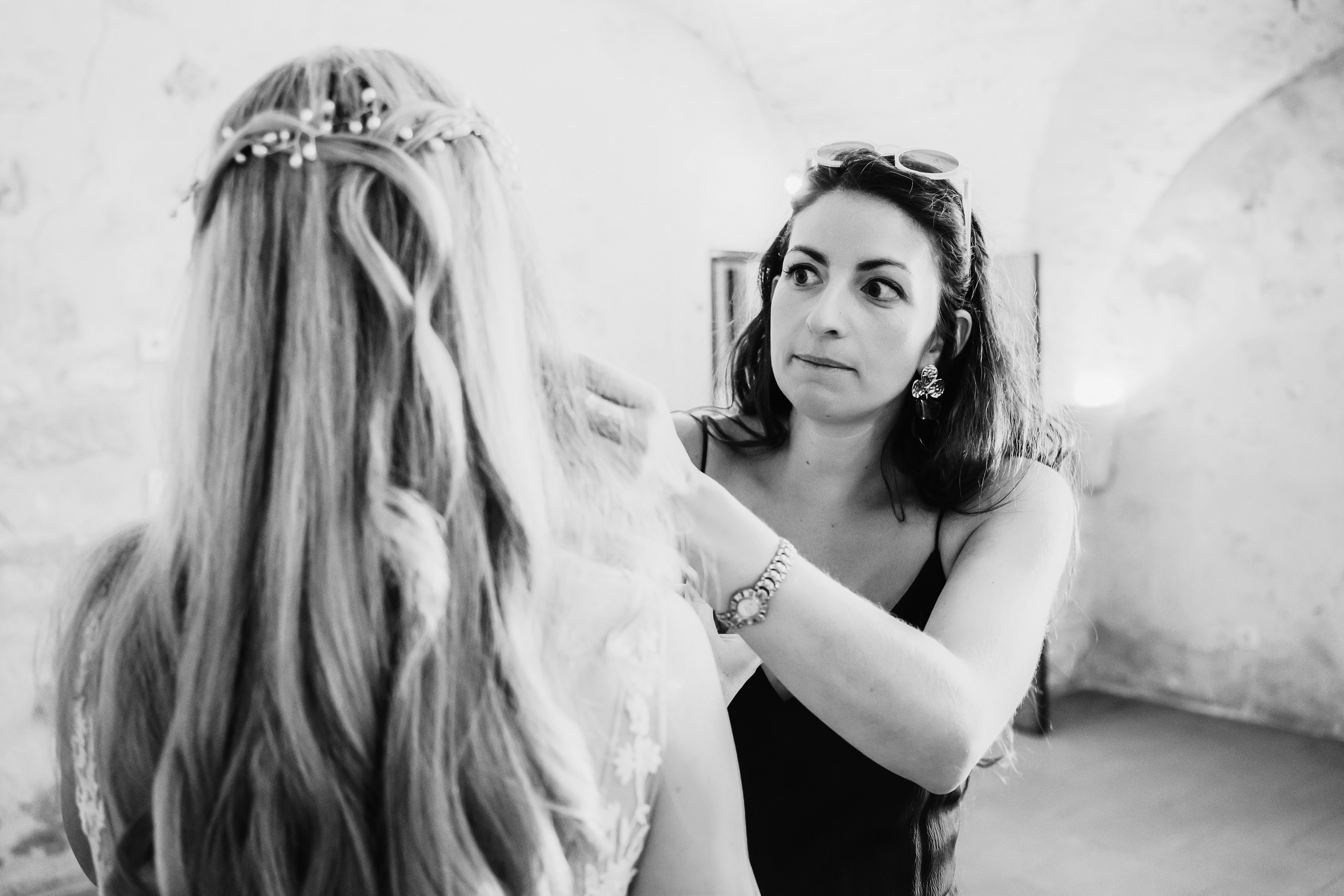 préparatifs de la mariée au Château de Flaugergues à Montpellier, maquillage et habillage