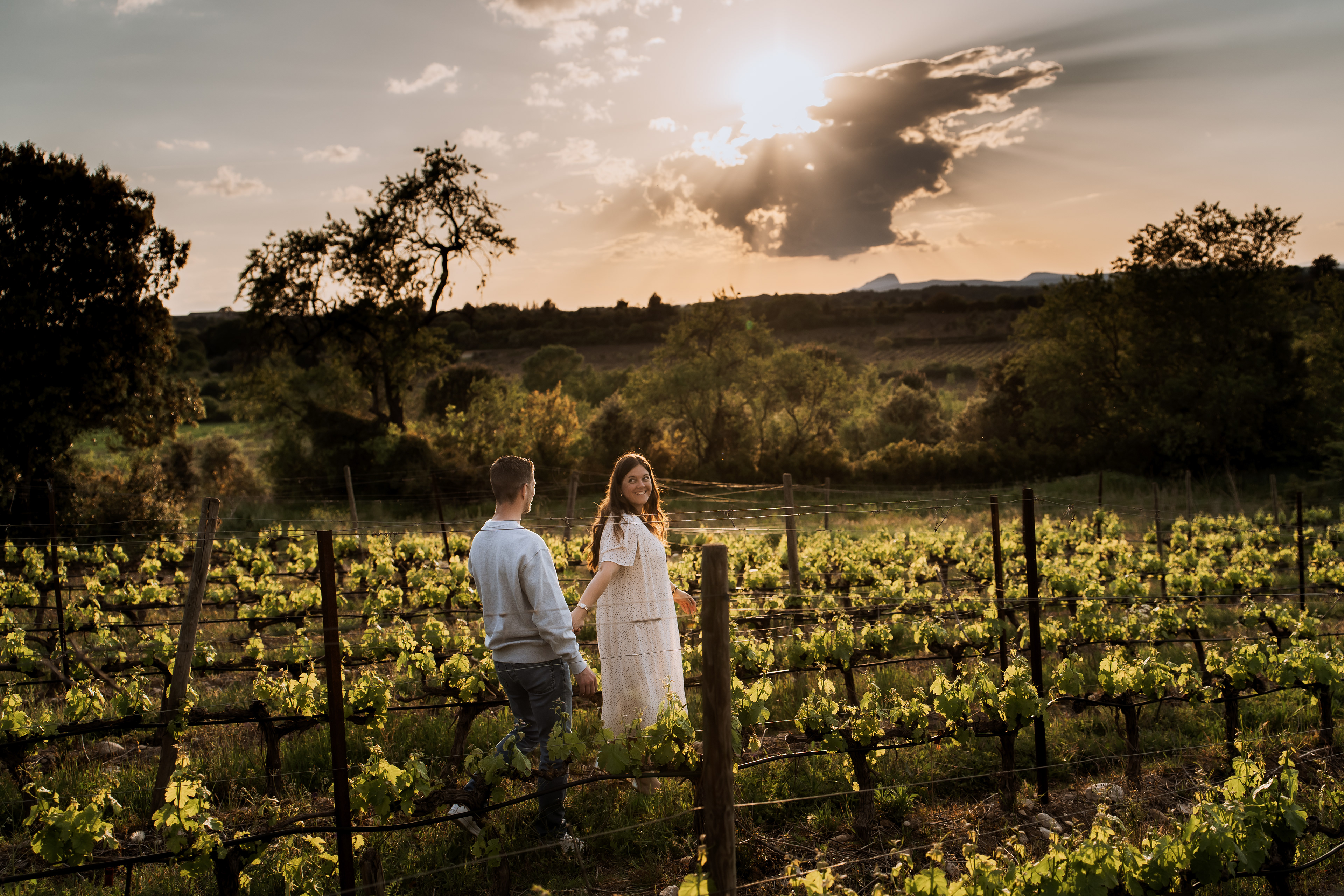 couple amoureux coucher de soleil pic saint loup