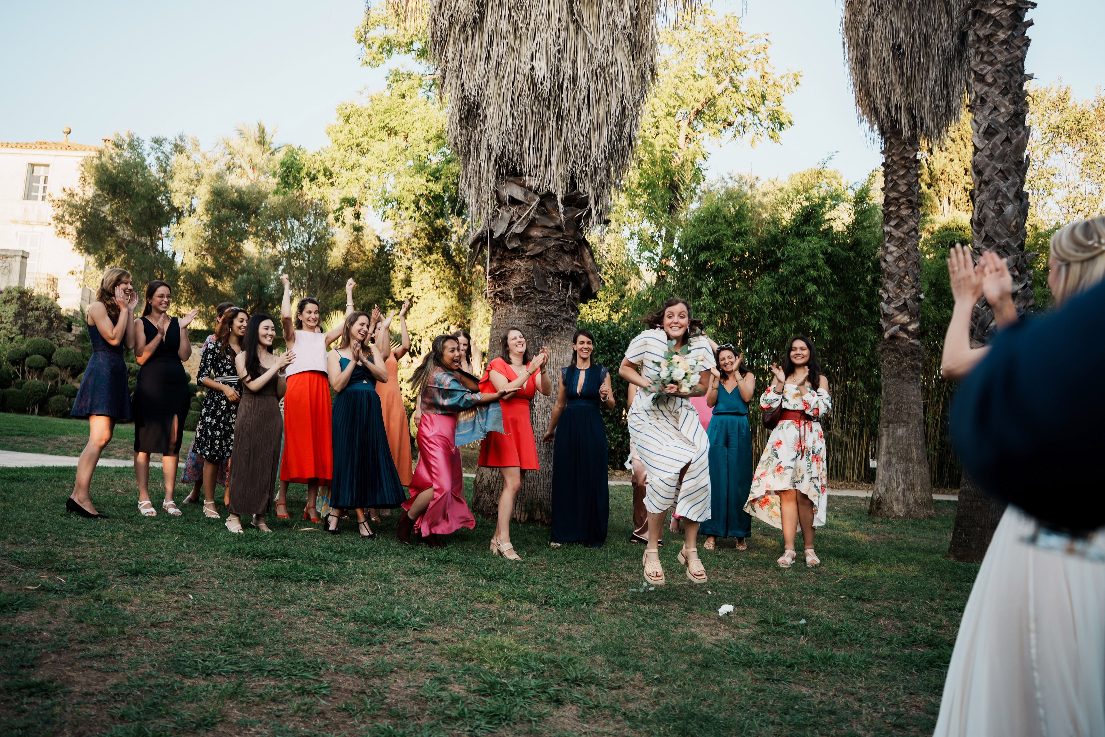 lancer du bouquet en extérieur, mariage Montpellier Hérault