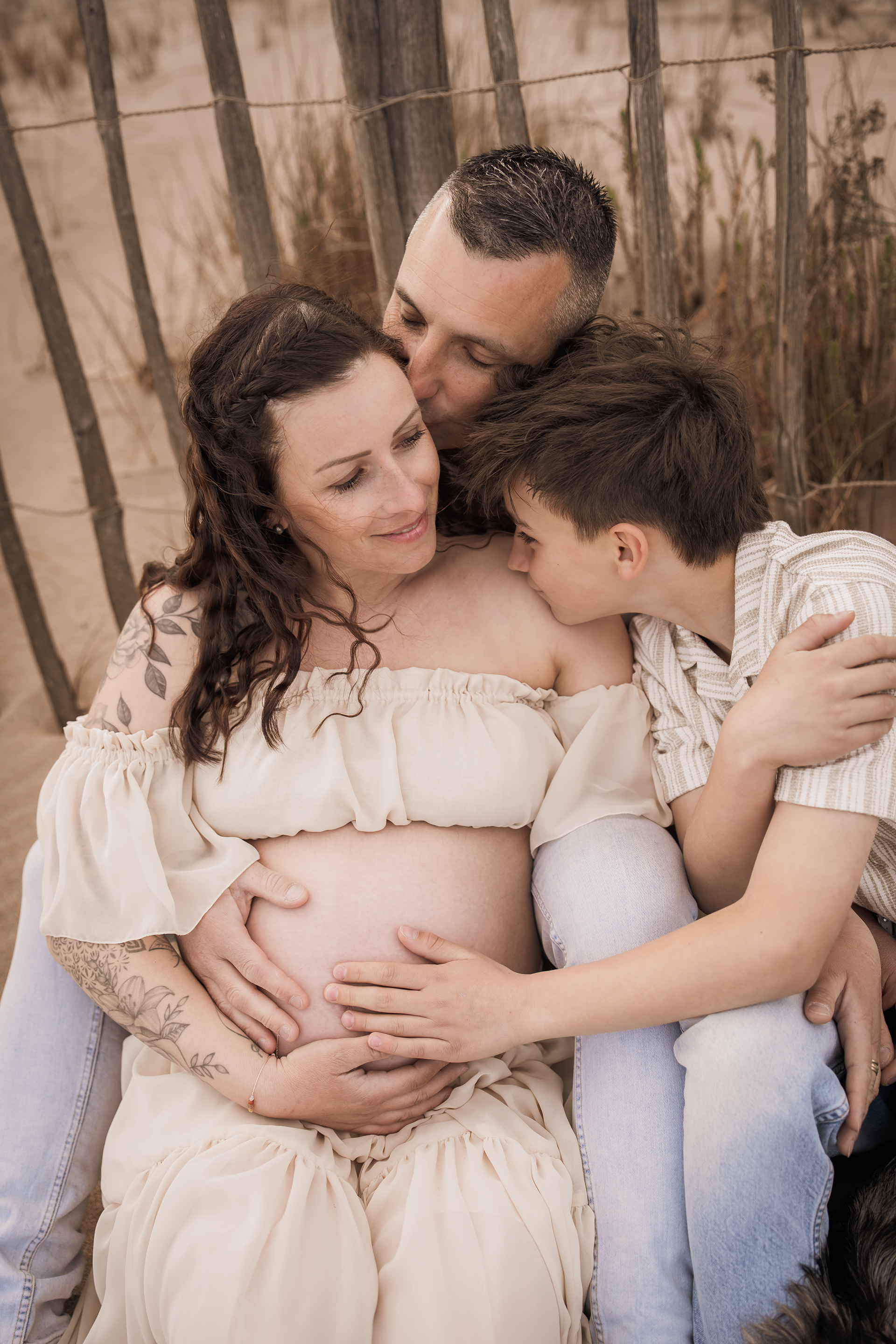 séance photo grossesse en famille à Sérignan dans l’Hérault, en bord de mer