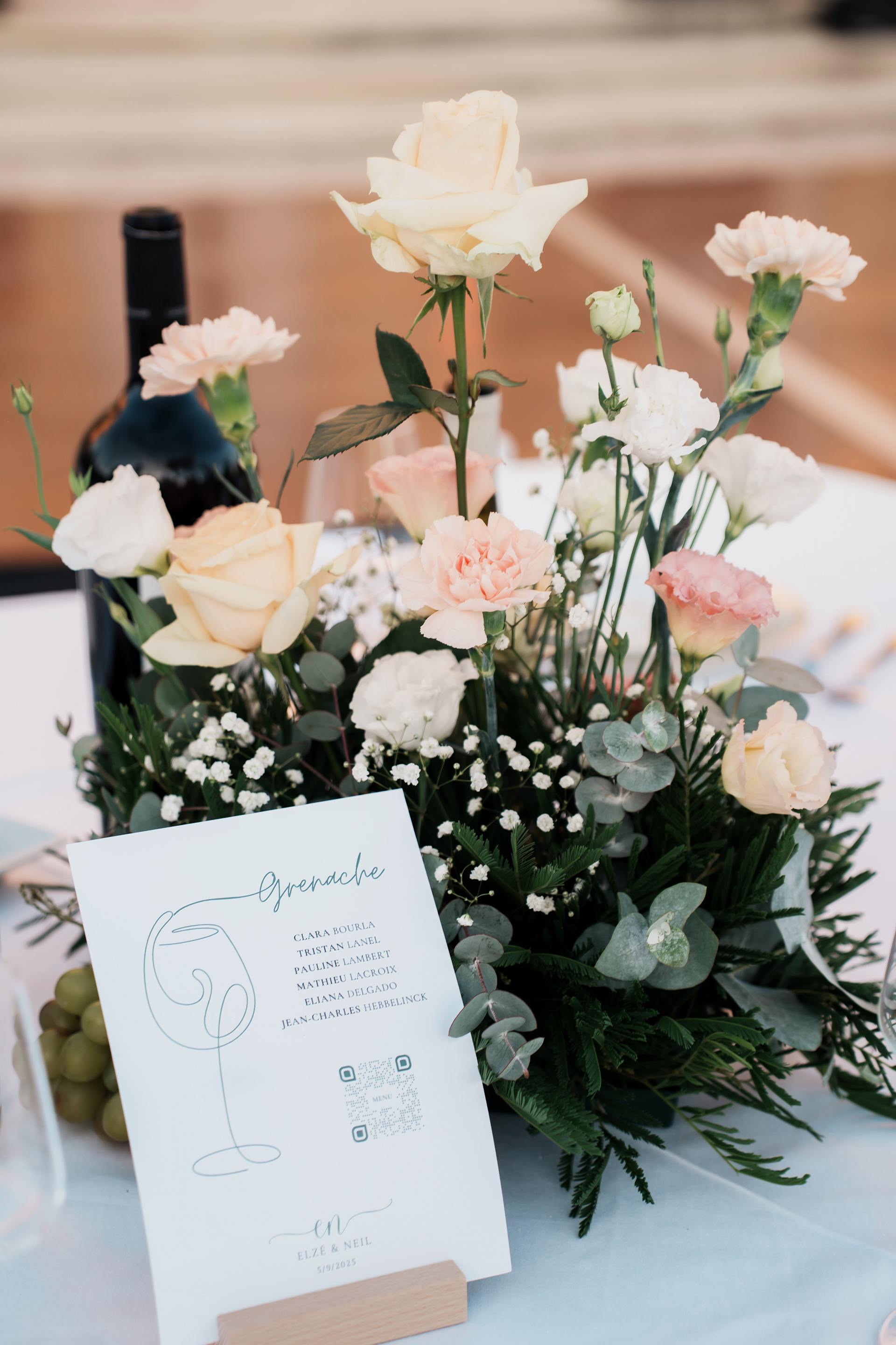 centre de table avec bouquet floral réalisé par Suzanne aux Yeux Bleus au Château de Flaugergues à Montpellier