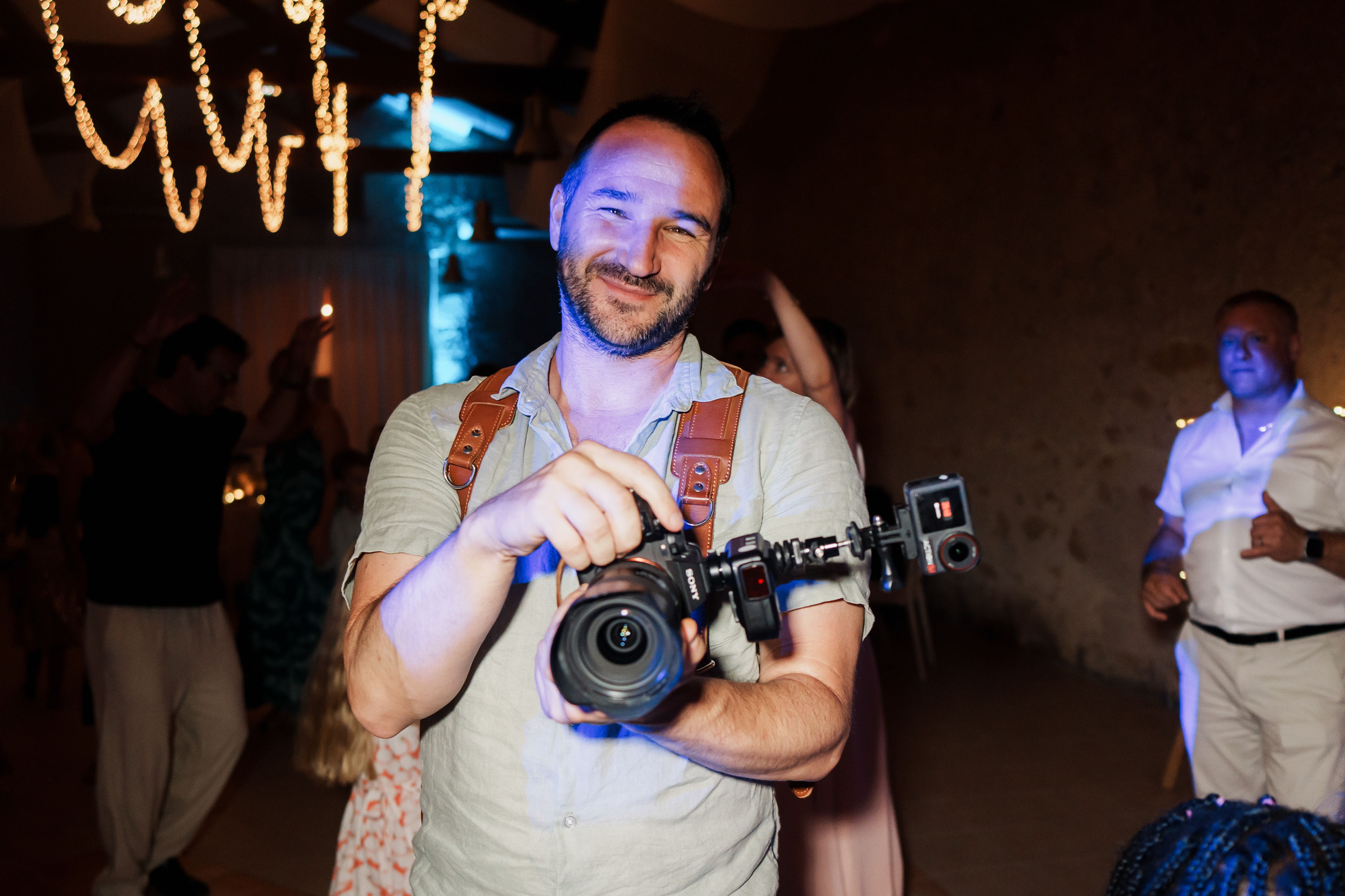 Lionel Bonnet photographe capturant la soirée de mariage au Domaine de l’Ale à Capestang, Hérault