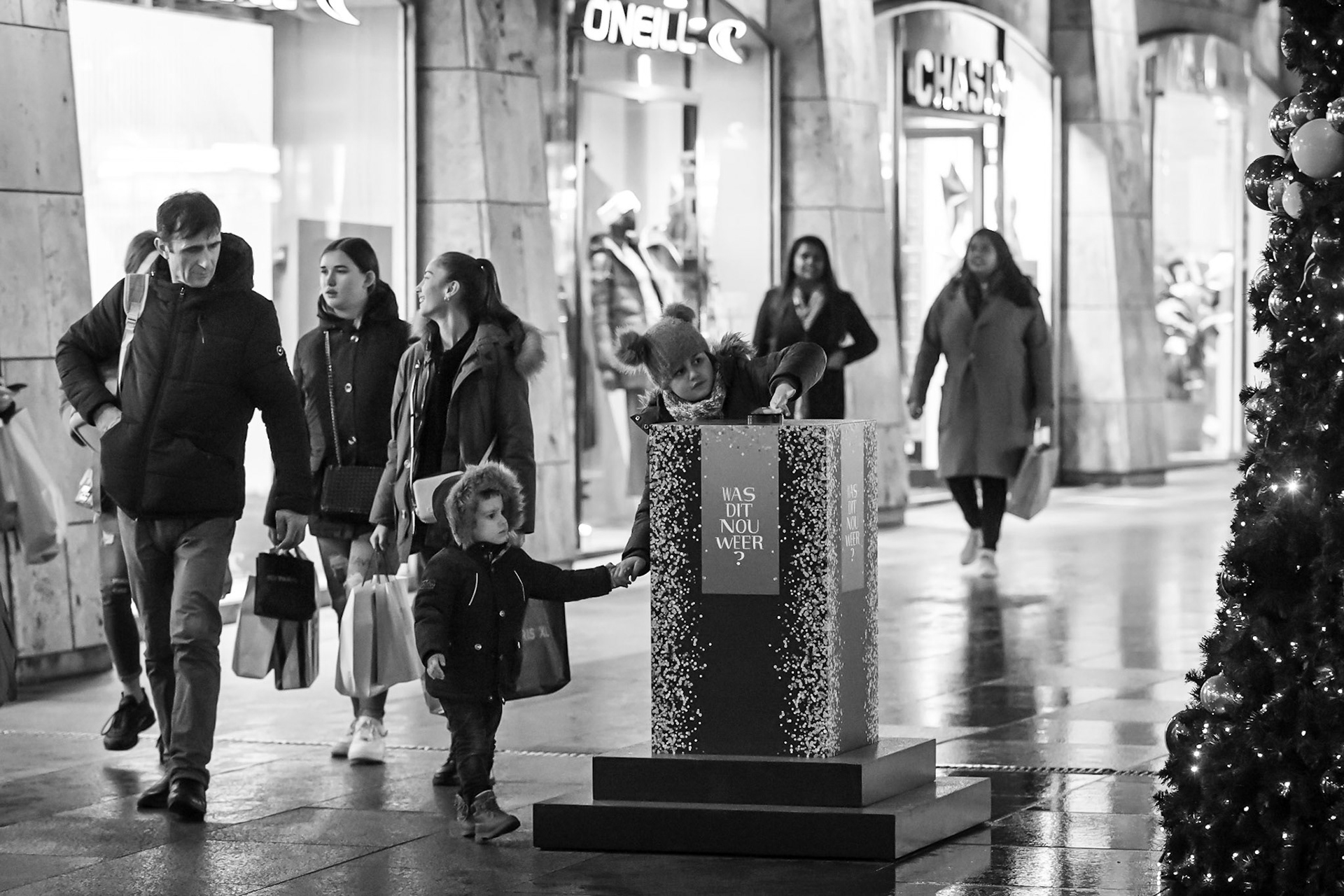 The Christmas Button in de Koopgoot Rotterdam.