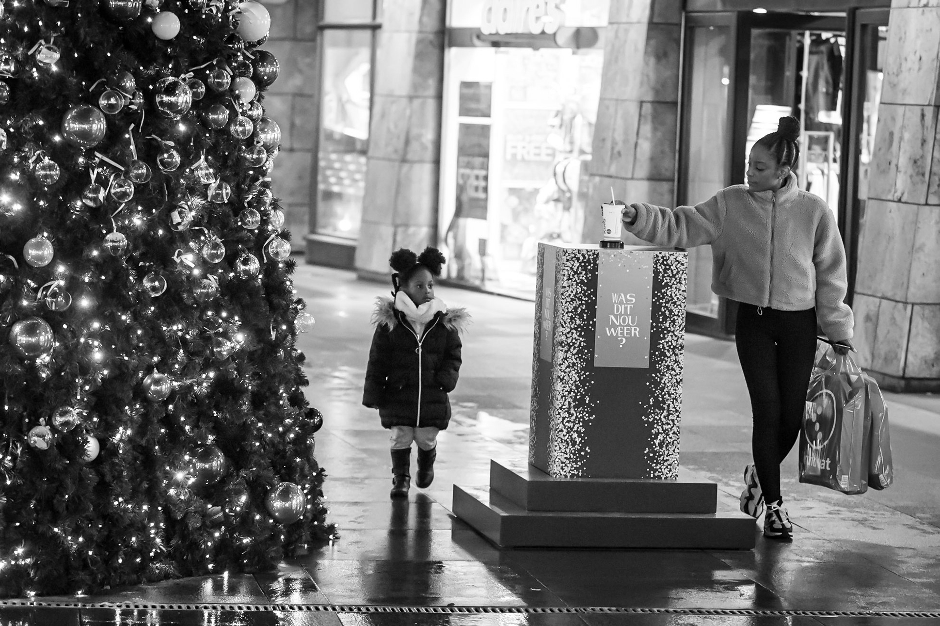 The Christmas Button in de Koopgoot Rotterdam.