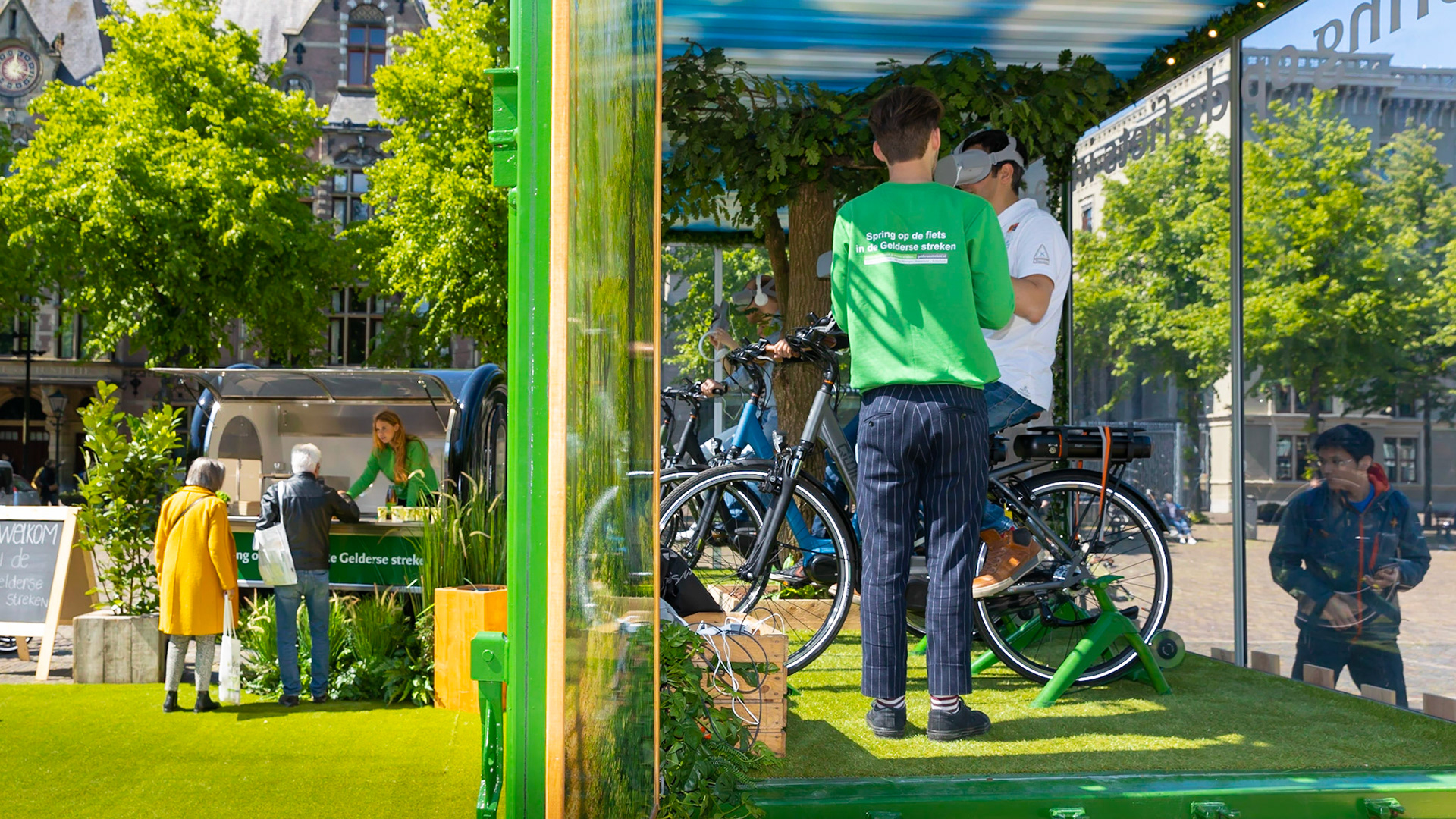 Spring op de fiets in de Gelderse streken te Den Haag.