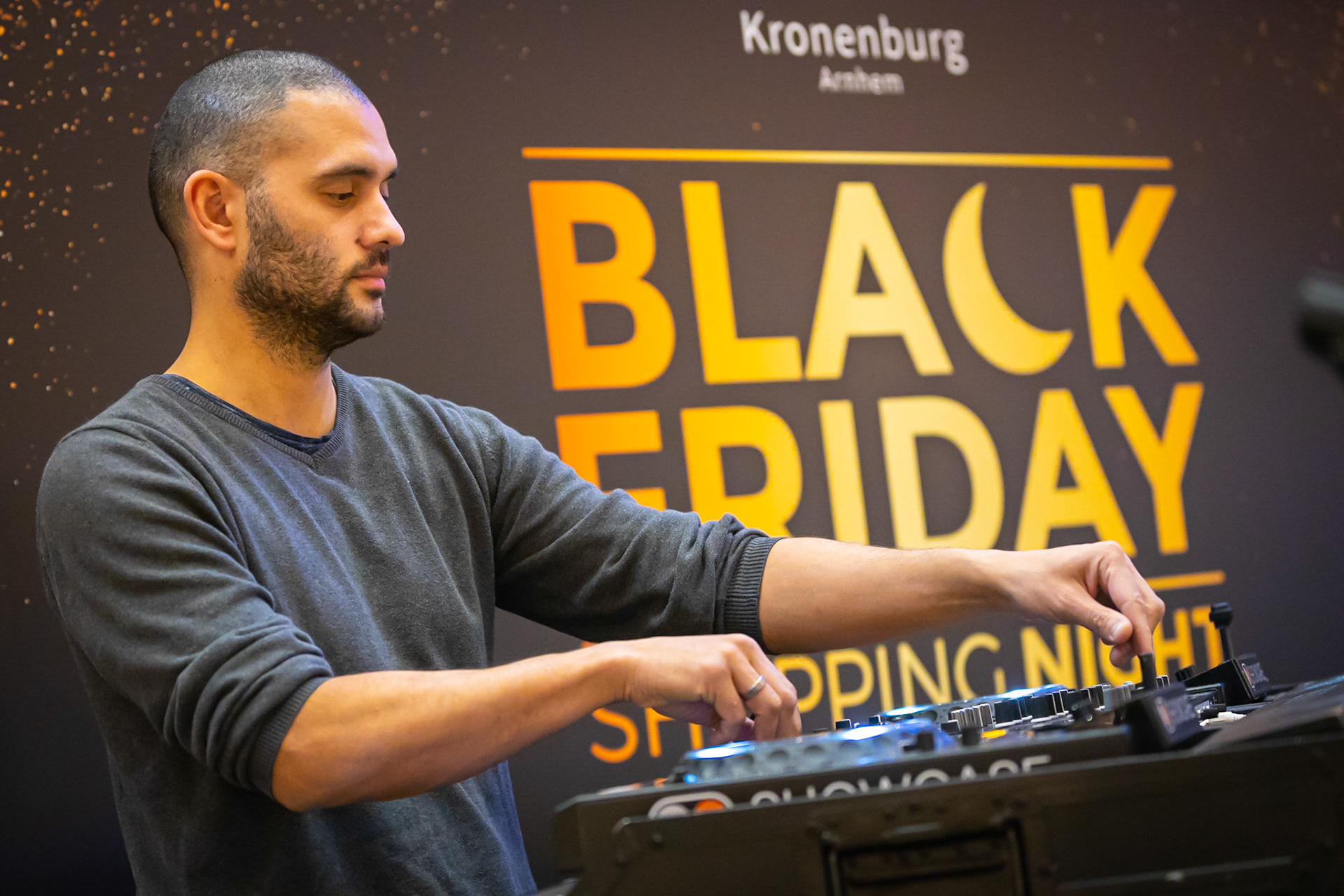 Black Friday Shopping Night in winkelcentrum Kronenburg te Arnhem.